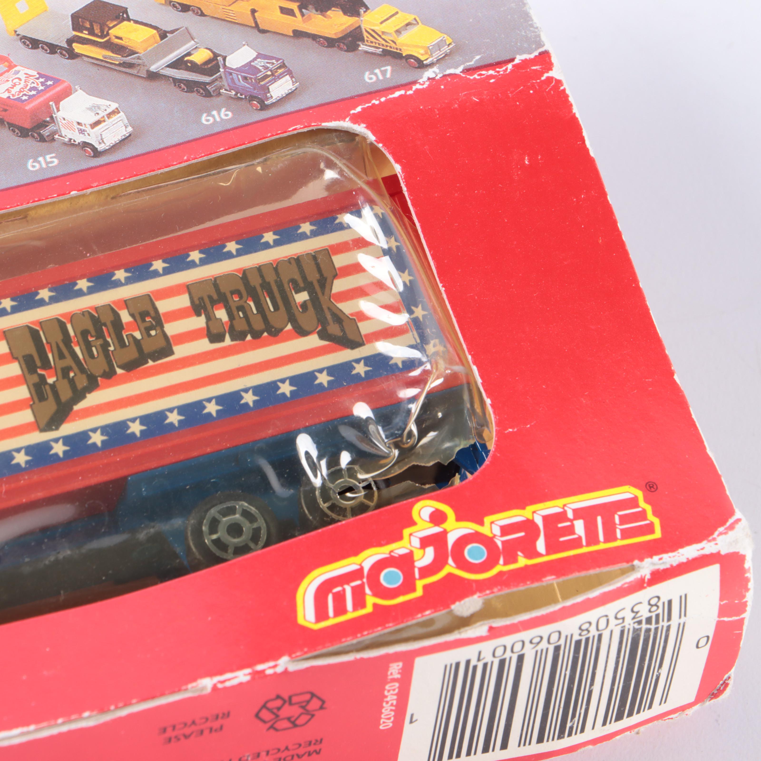 Muscle Machines and Road Signature Collection Diecast Model Cars and Trucks