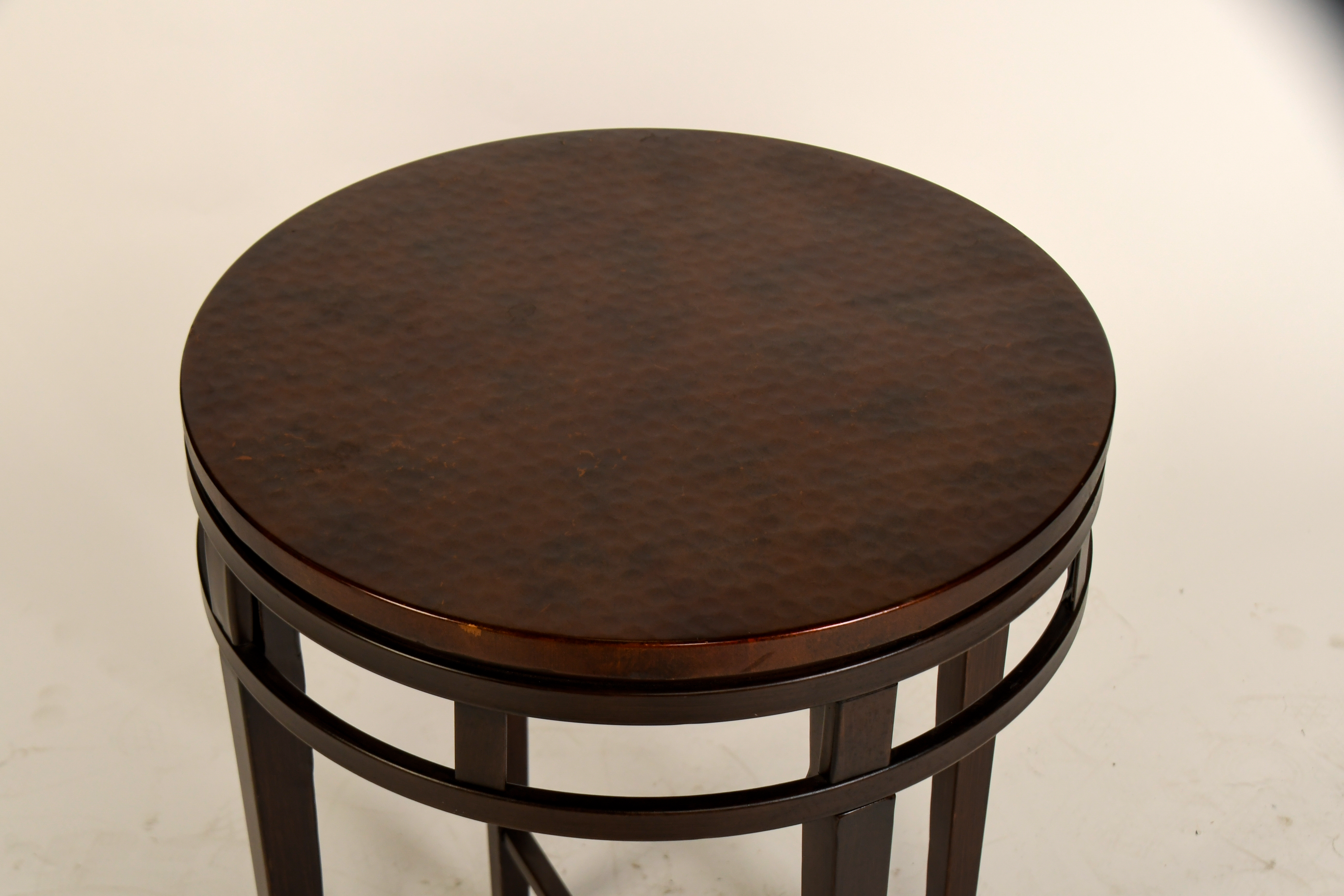 Metal Leg Round Accent Table EBTH