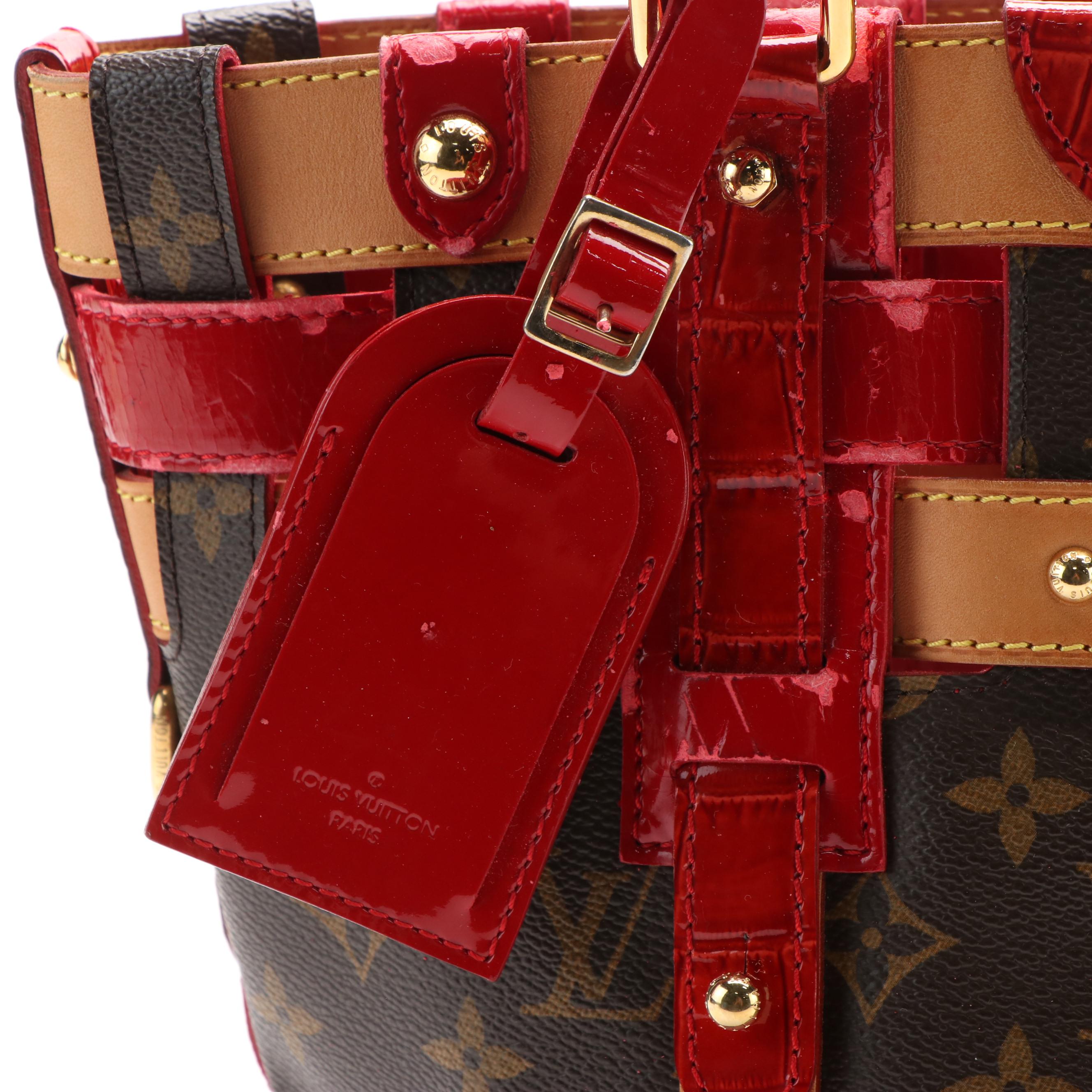Louis Vuitton Neo Bucket Bag in Monogram Canvas and Rubis Patent Leather