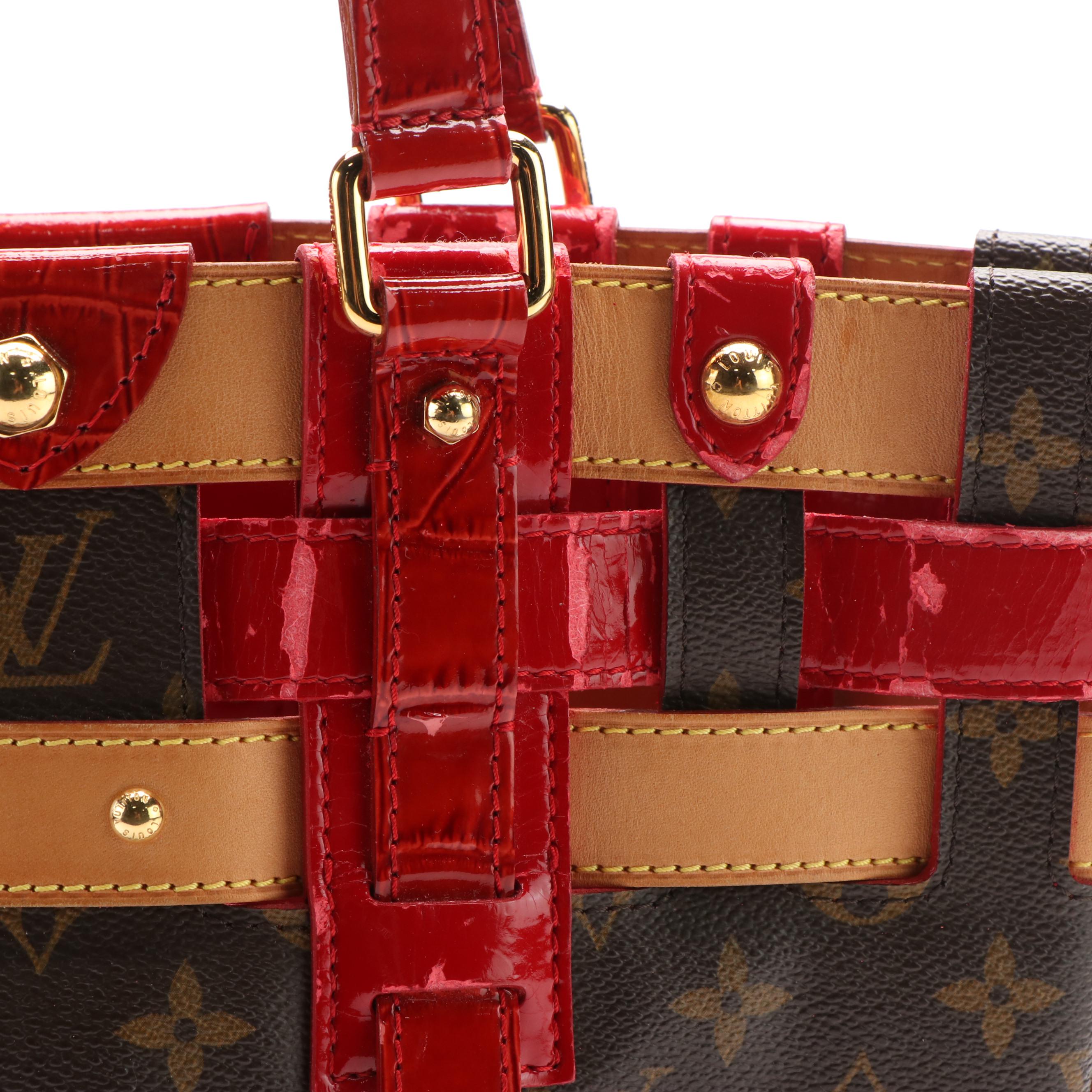 Louis Vuitton Neo Bucket Bag in Monogram Canvas and Rubis Patent Leather