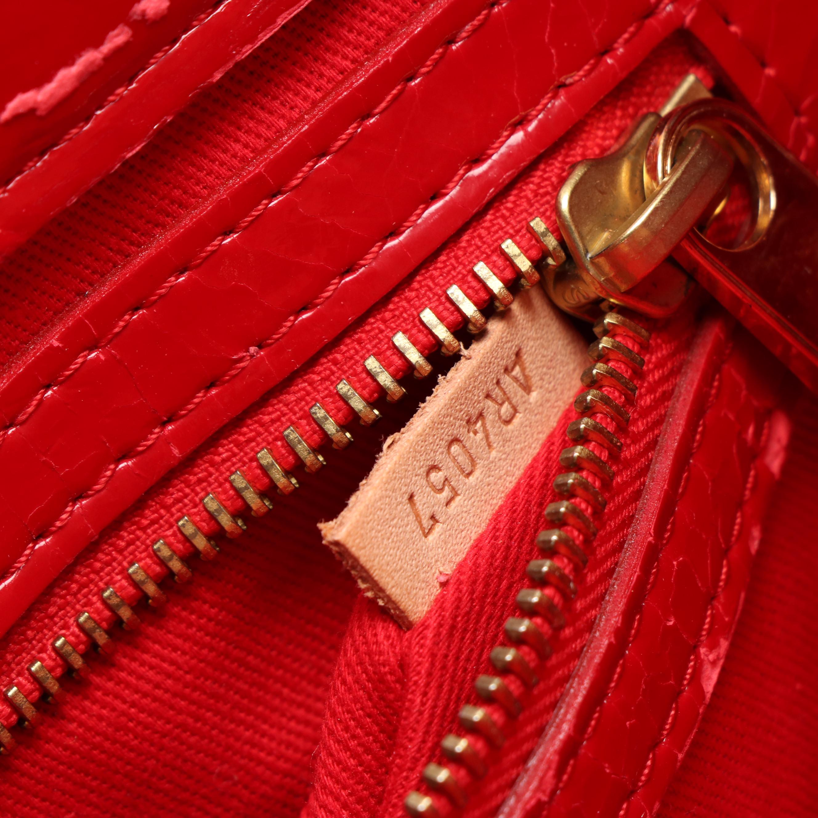 Louis Vuitton Neo Bucket Bag in Monogram Canvas and Rubis Patent Leather