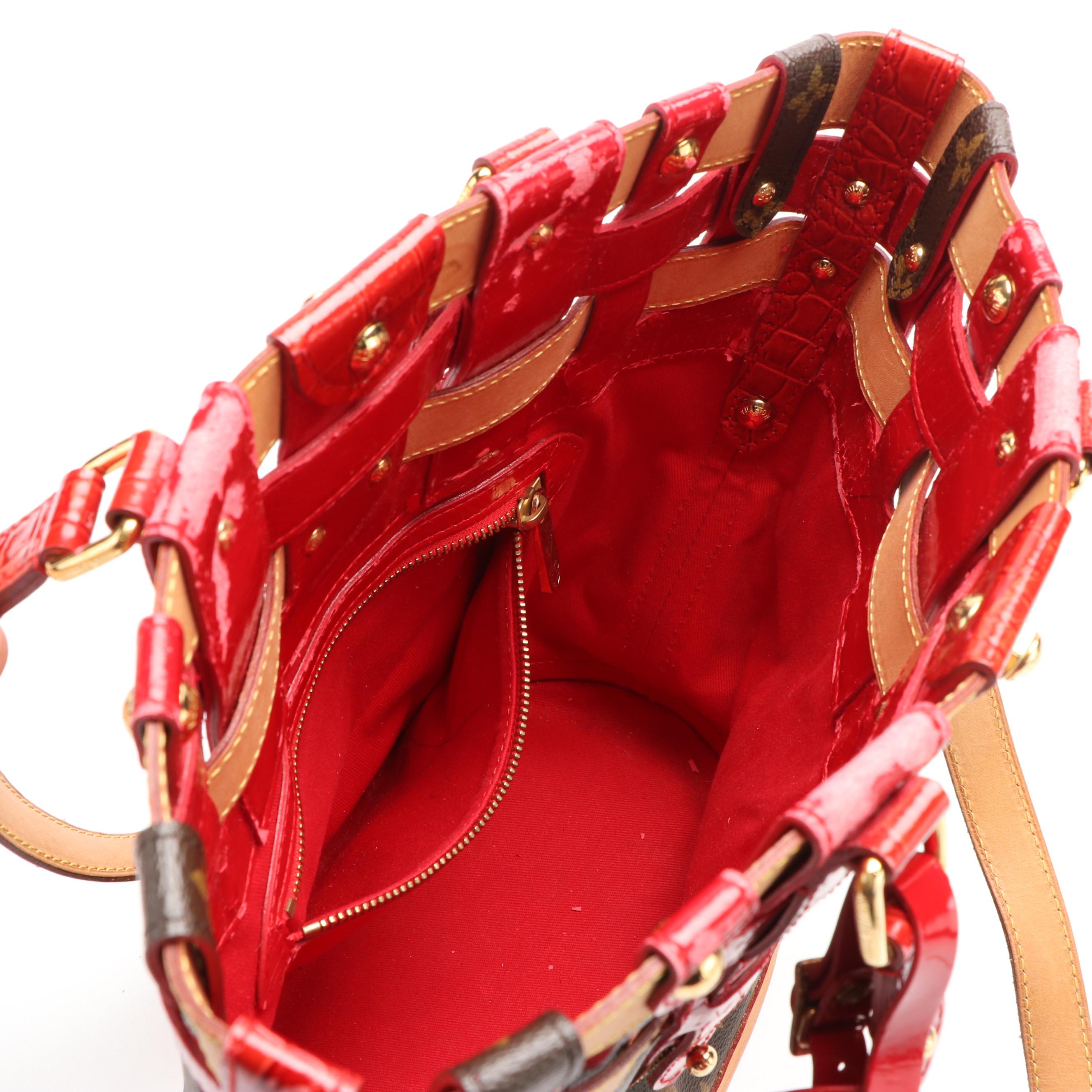 Louis Vuitton Neo Bucket Bag in Monogram Canvas and Rubis Patent Leather