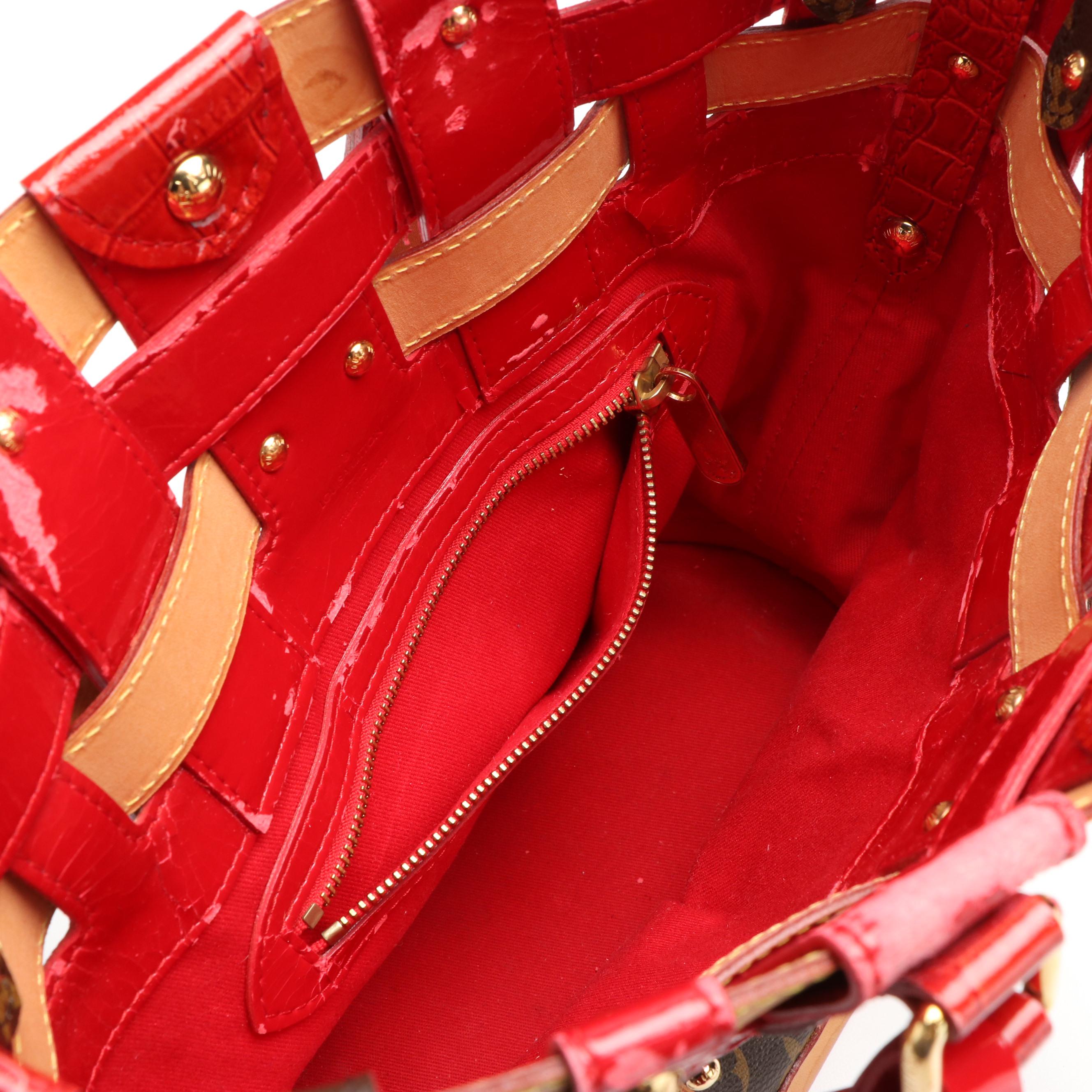 Louis Vuitton Neo Bucket Bag in Monogram Canvas and Rubis Patent Leather