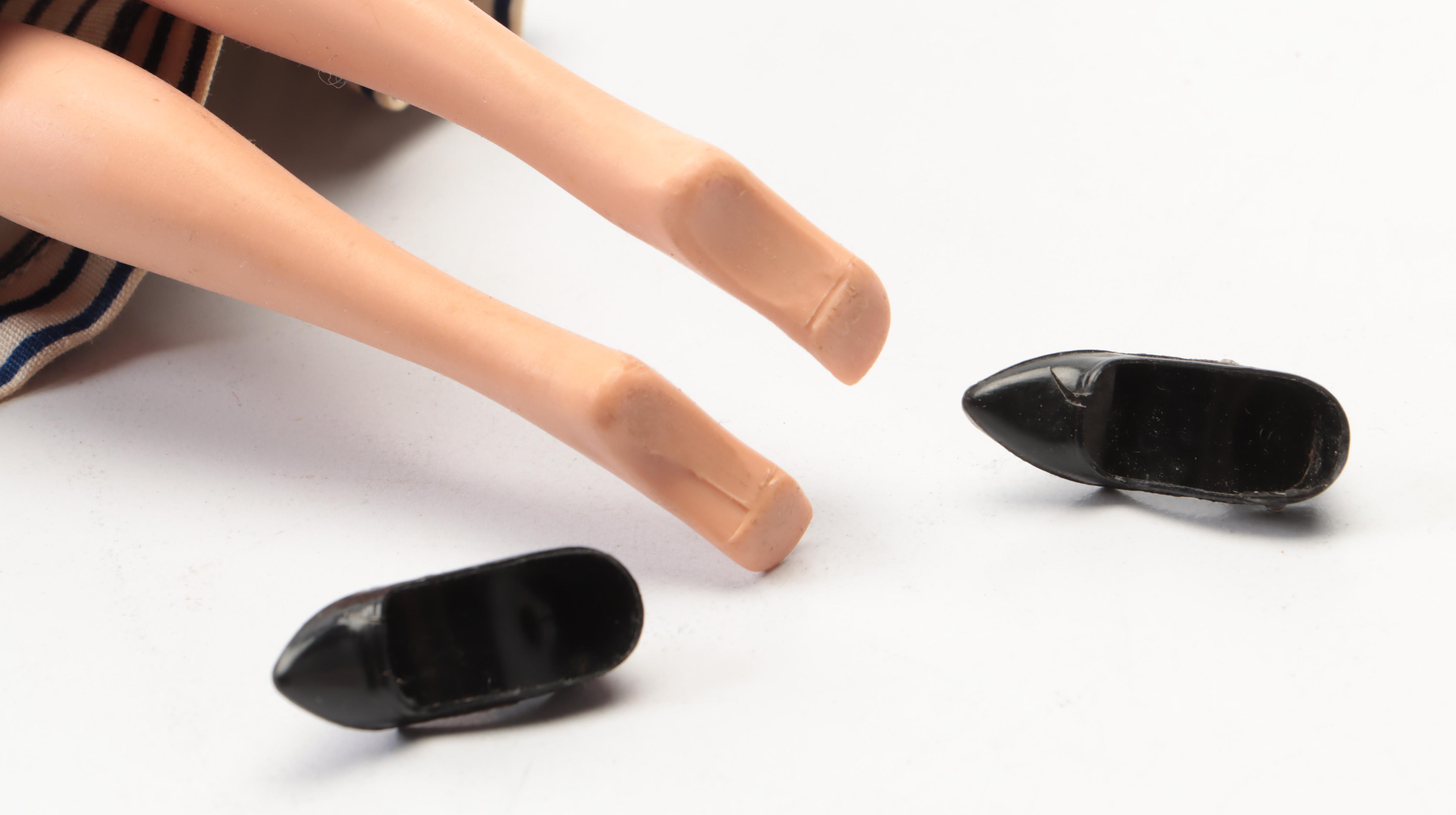 Mattel Wig Wardrobe Midge with Wigs and Stand