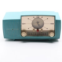 Mid Century Modern General Electric Alarm Clock Radio With Timed Outlet, 1950s