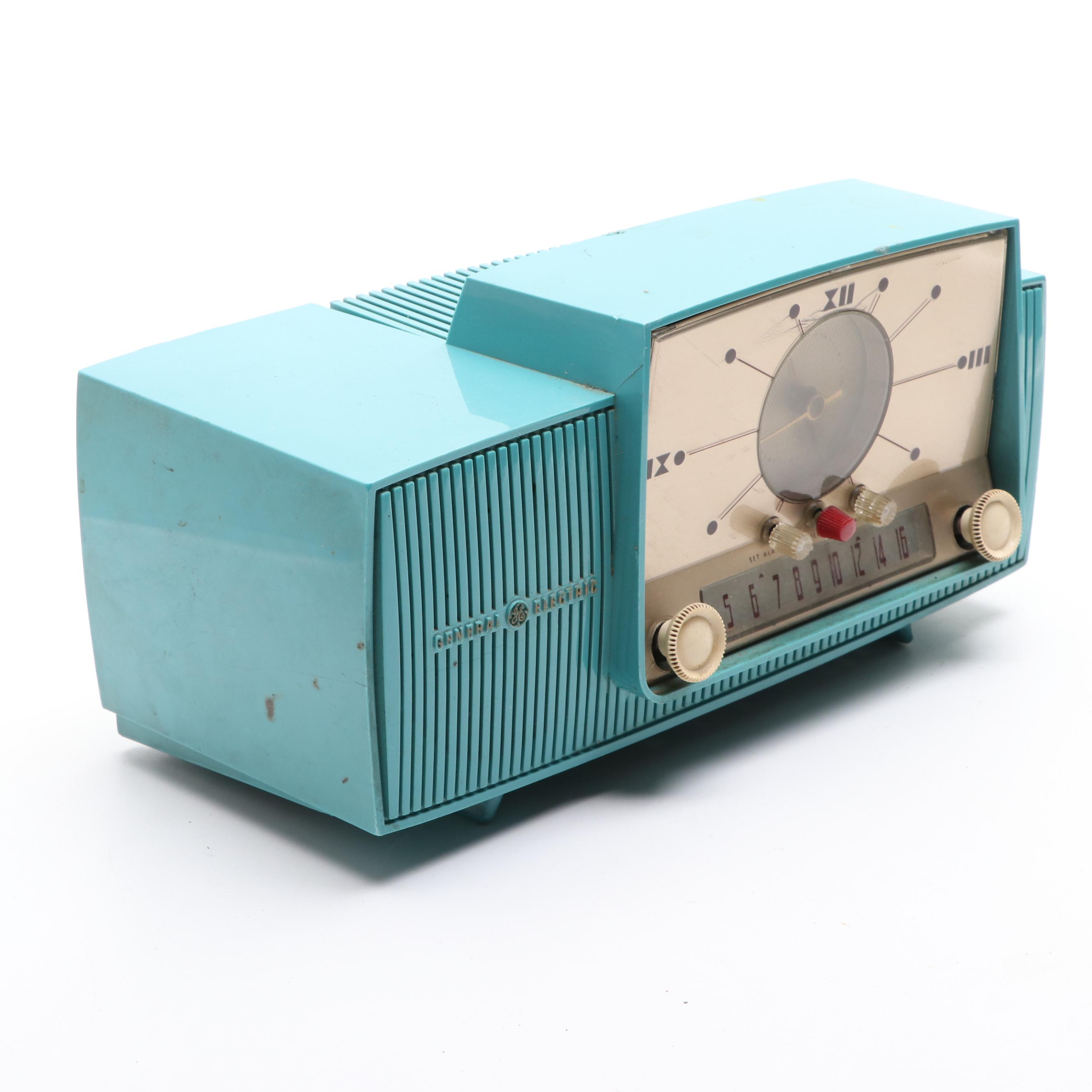 Mid Century Modern General Electric Alarm Clock Radio With Timed Outlet