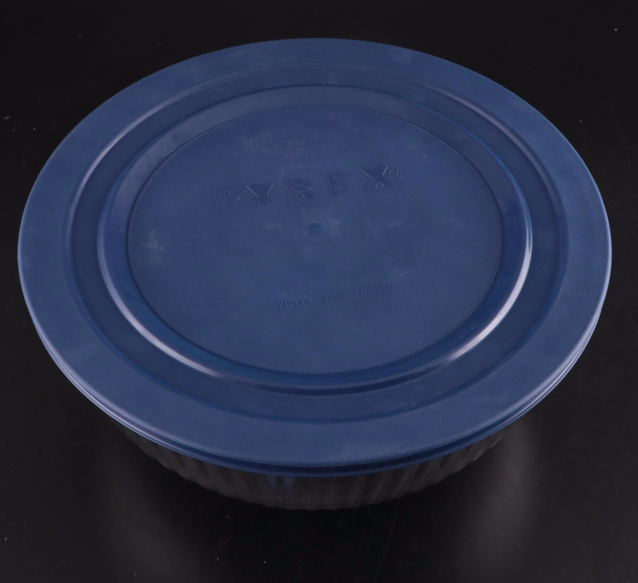 Pyrex Portable Bowls and Casserole Dish with More Pyrex Picnic Supplies