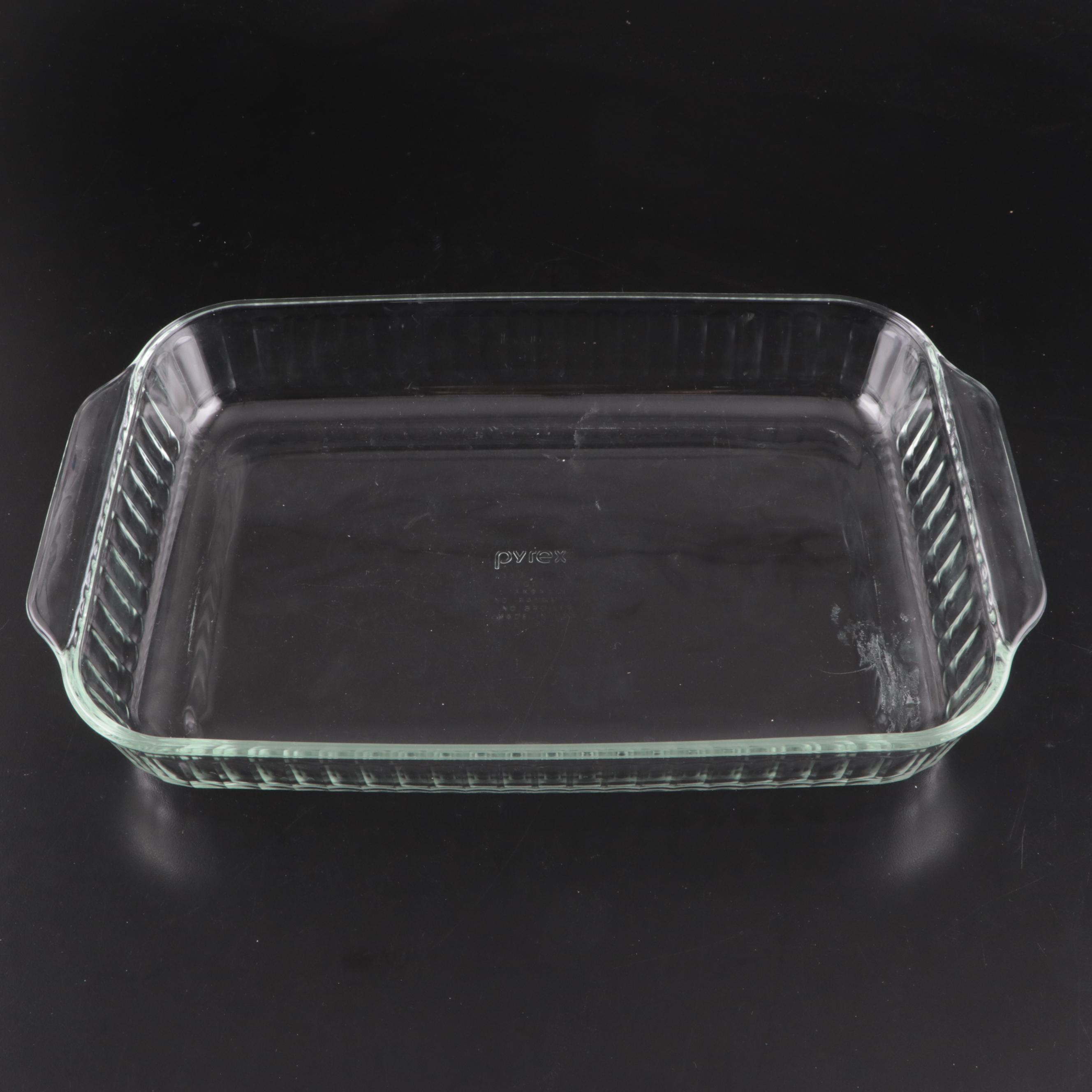 Pyrex Portable Bowls and Casserole Dish with More Pyrex Picnic Supplies