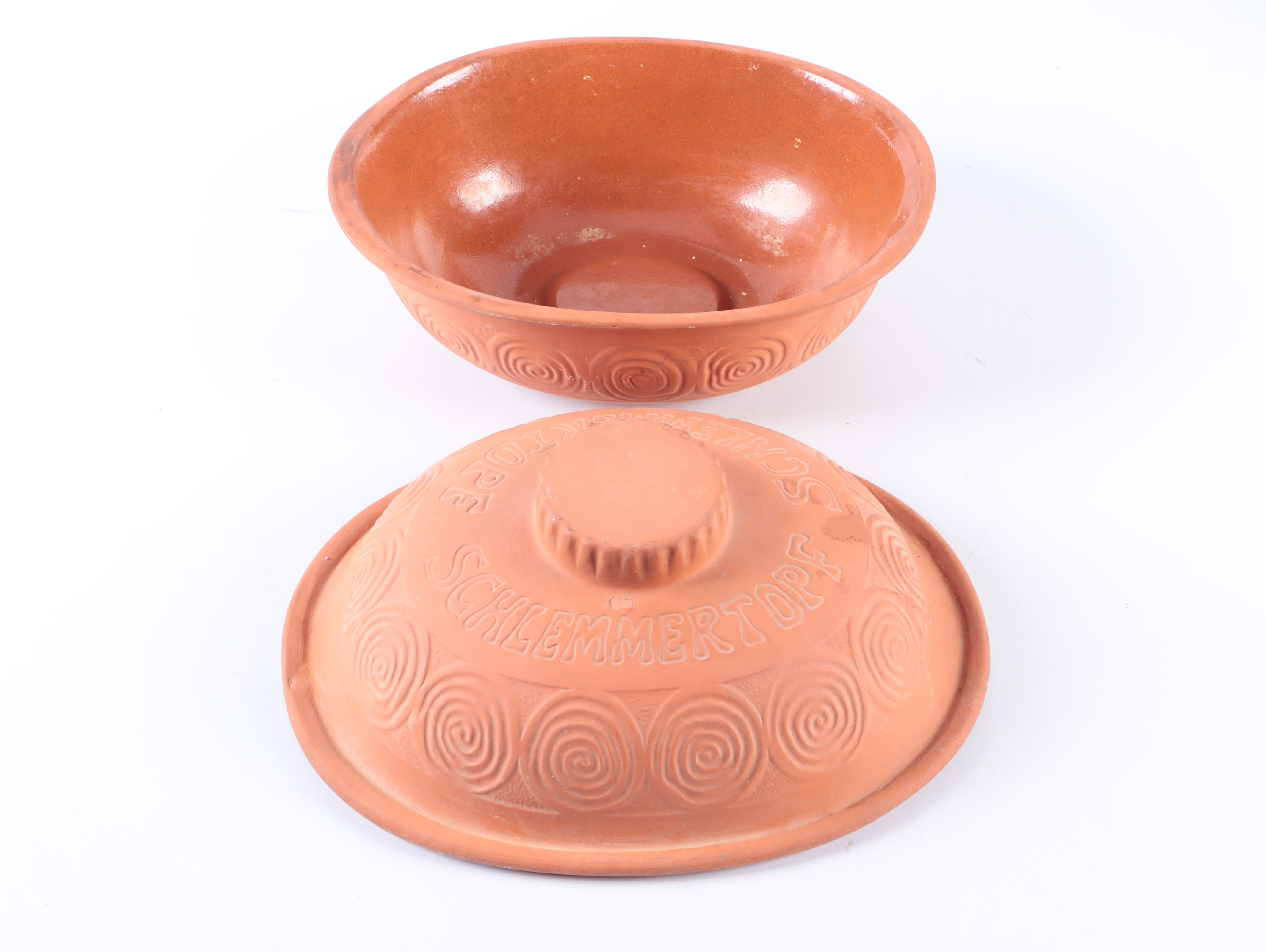 Le Creuset "Cool Mint" Pitcher and Custard Cups with Clay Baker and Dish Towel