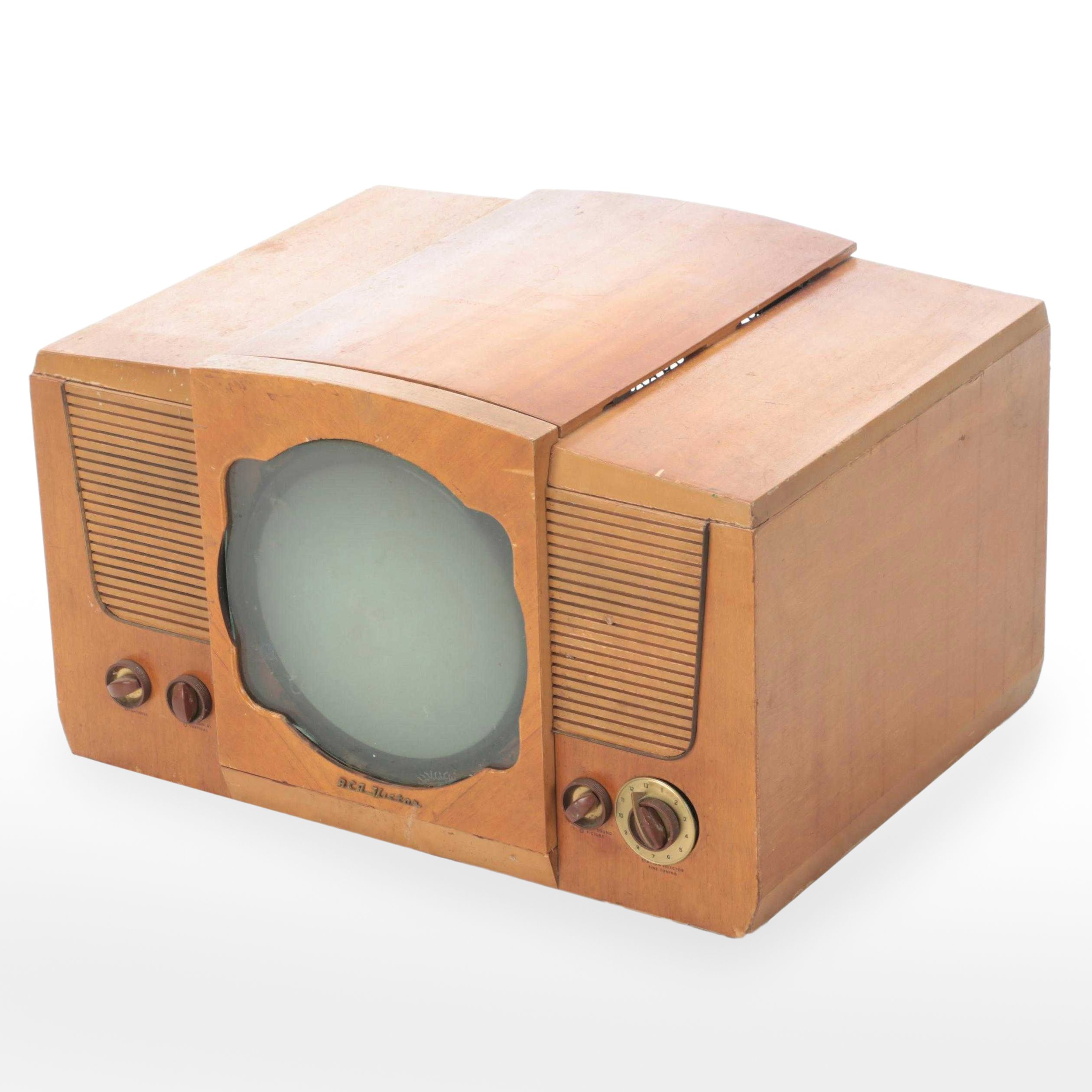 RCA Victor Model 8TS30 Table Top Television, Late 1940s