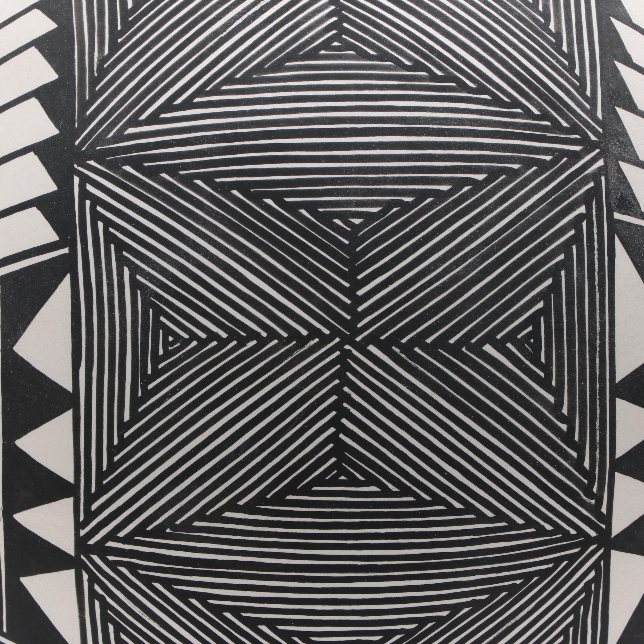 Acoma Pueblo Style Handcrafted Fine Line Ceramic Seed Pot