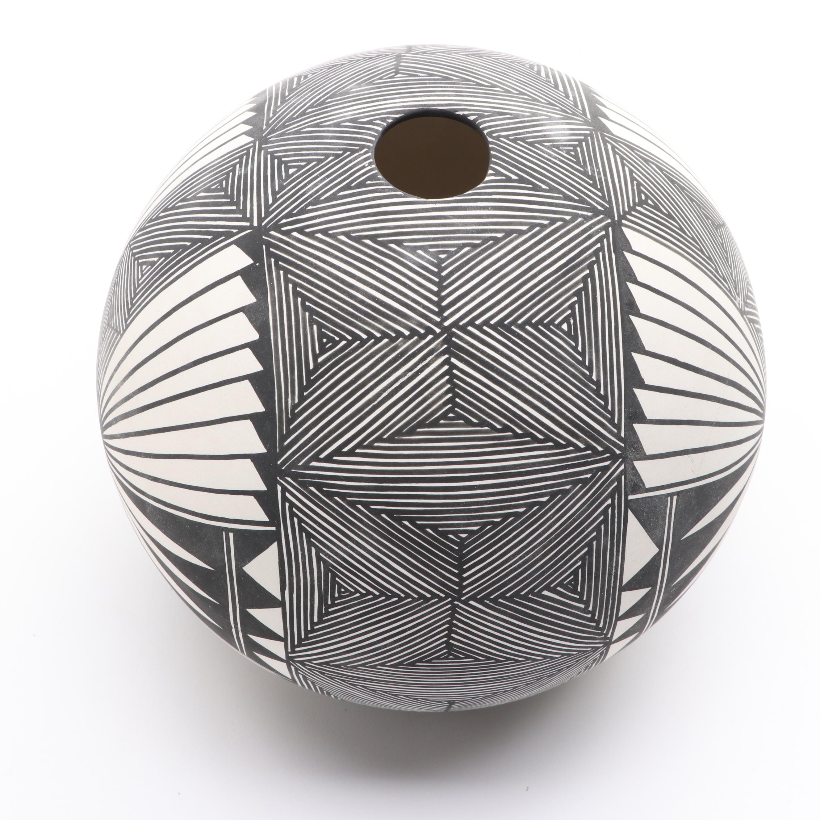 Acoma Pueblo Style Handcrafted Fine Line Ceramic Seed Pot