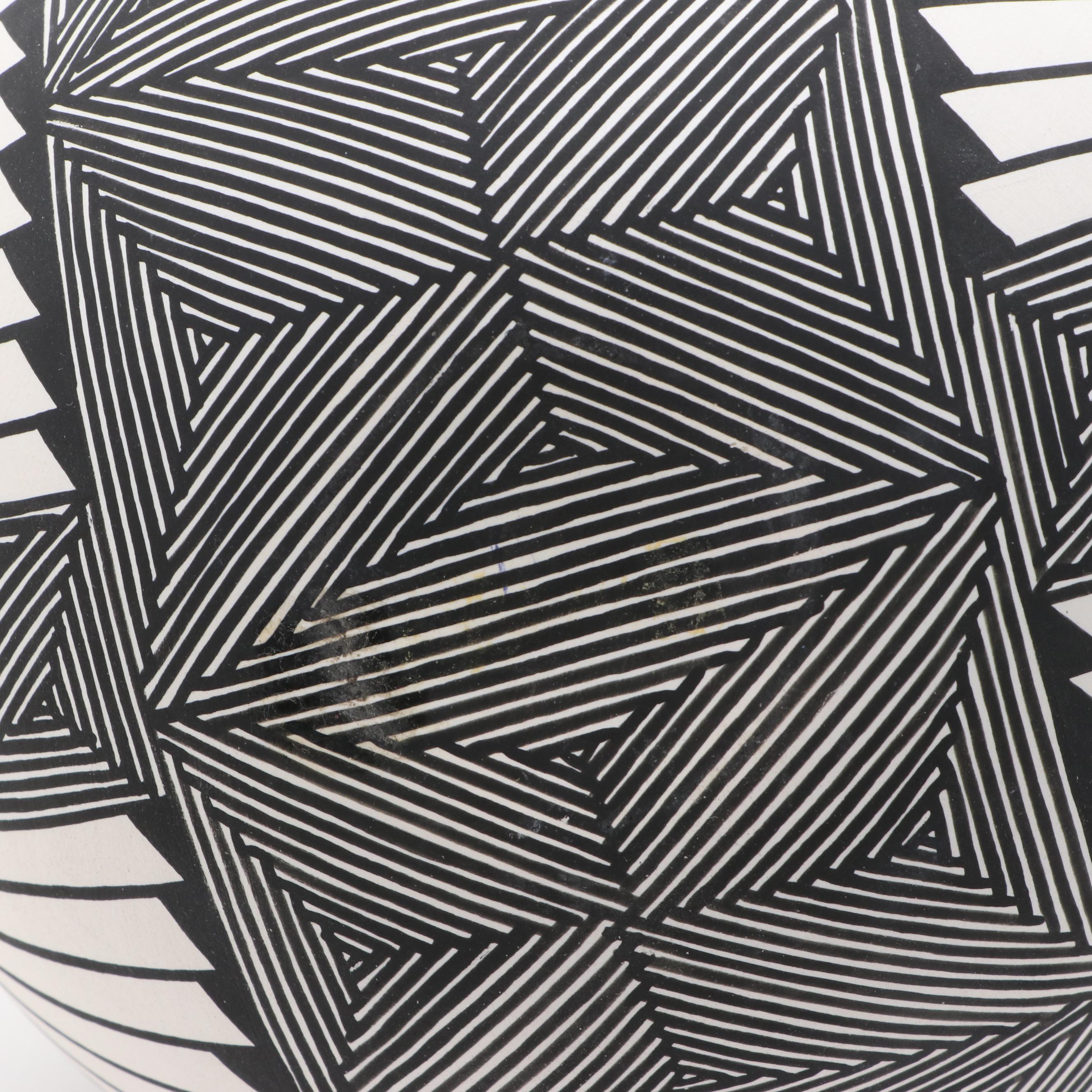 Acoma Pueblo Style Handcrafted Fine Line Ceramic Seed Pot