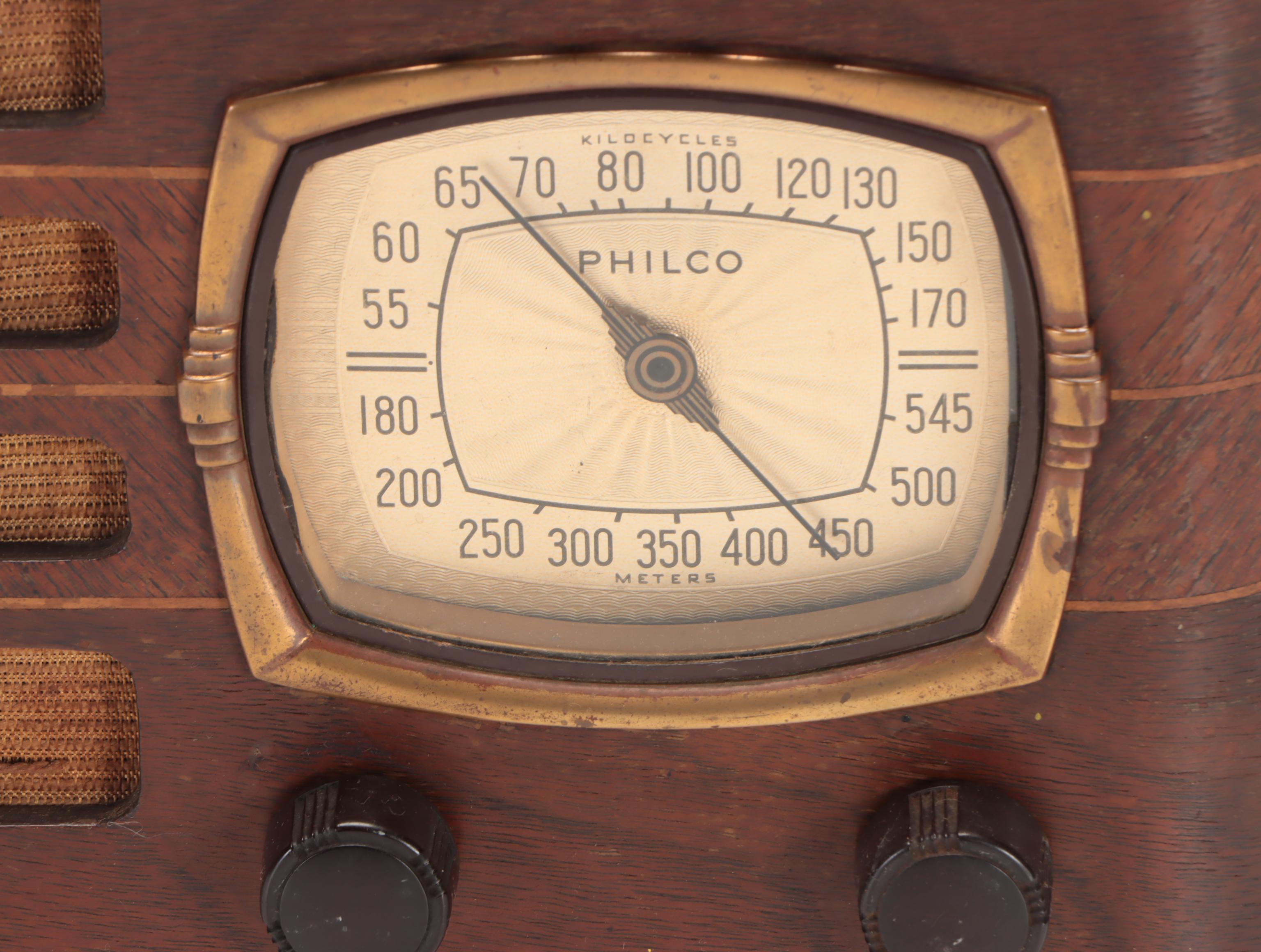 Philco Art Deco Walnut-Veneered Tabletop Tube Radio, 1930s