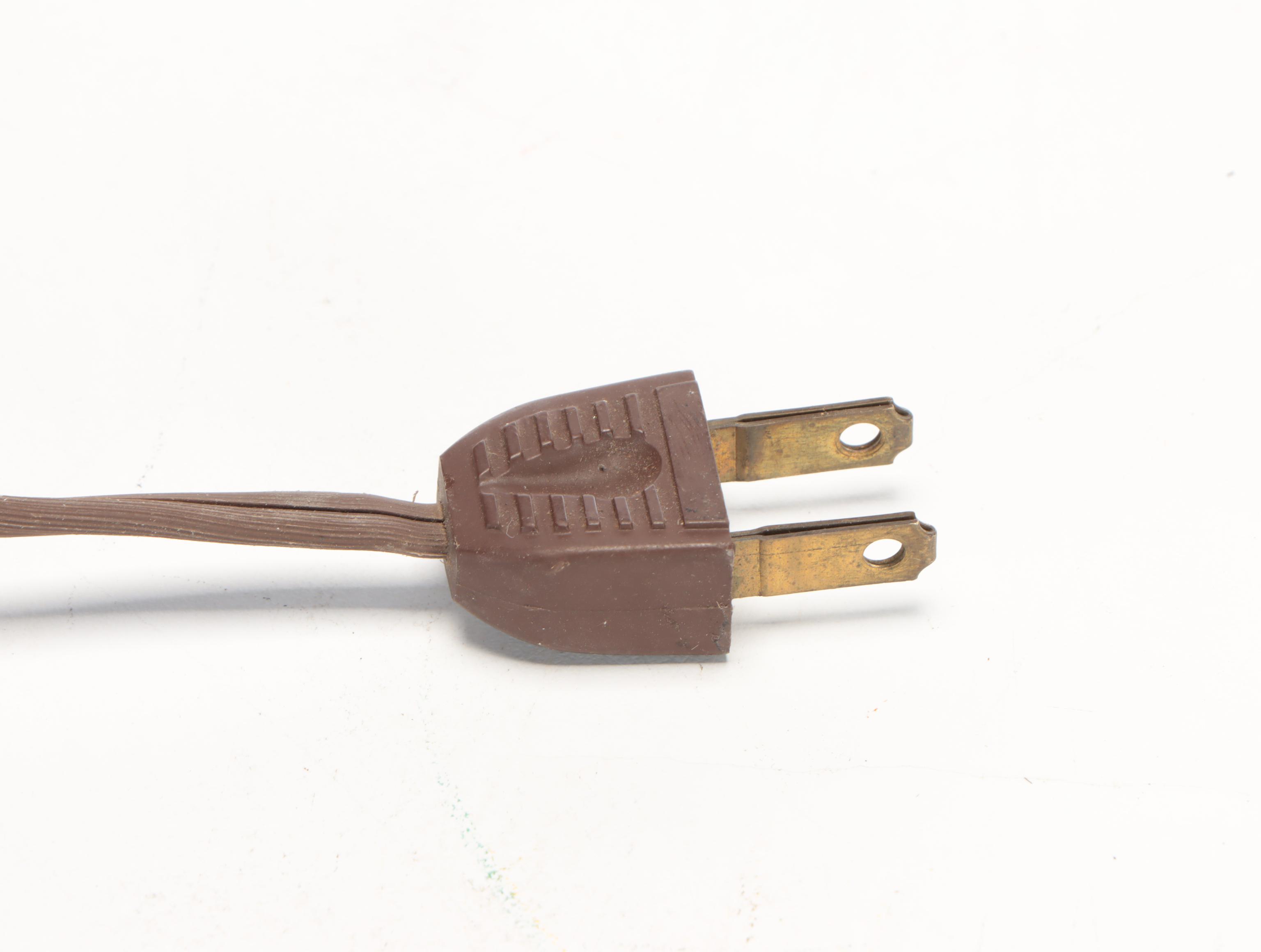 Philco Art Deco Walnut-Veneered Tabletop Tube Radio, 1930s