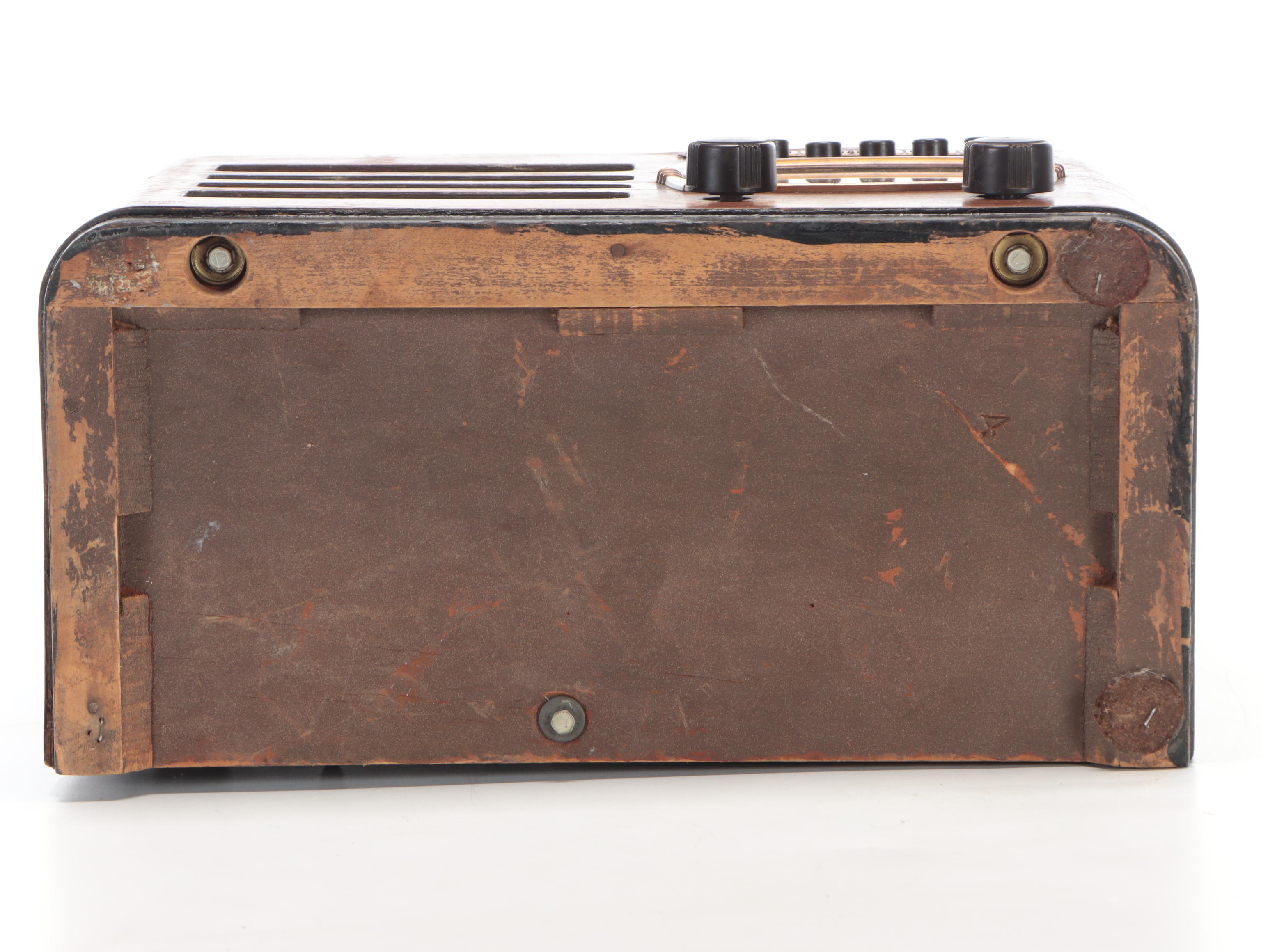 Philco Art Deco Walnut-Veneered Tabletop Tube Radio, 1930s