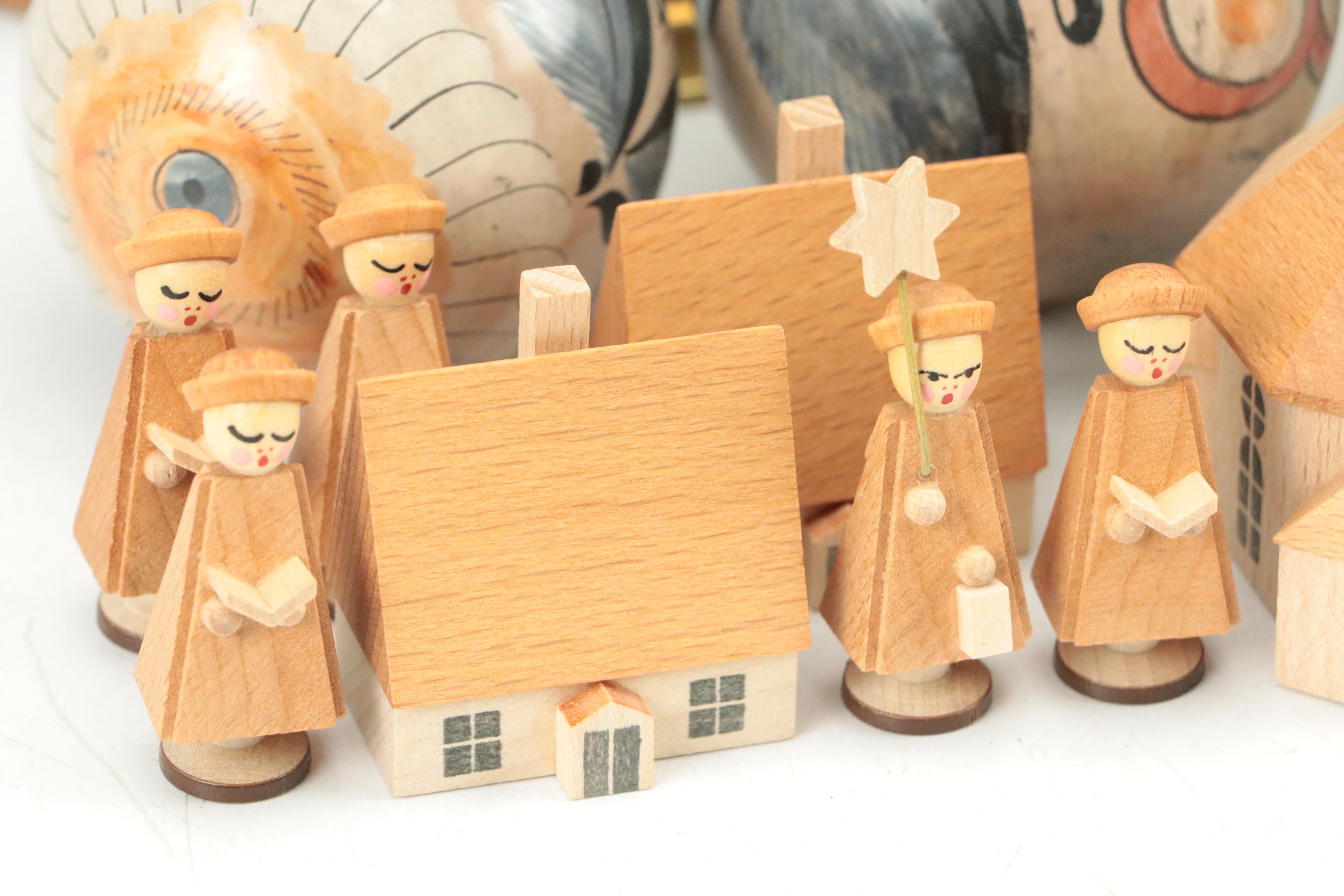 Lladró Holy Family Porcelain Figurines with Other Seasonal Décor