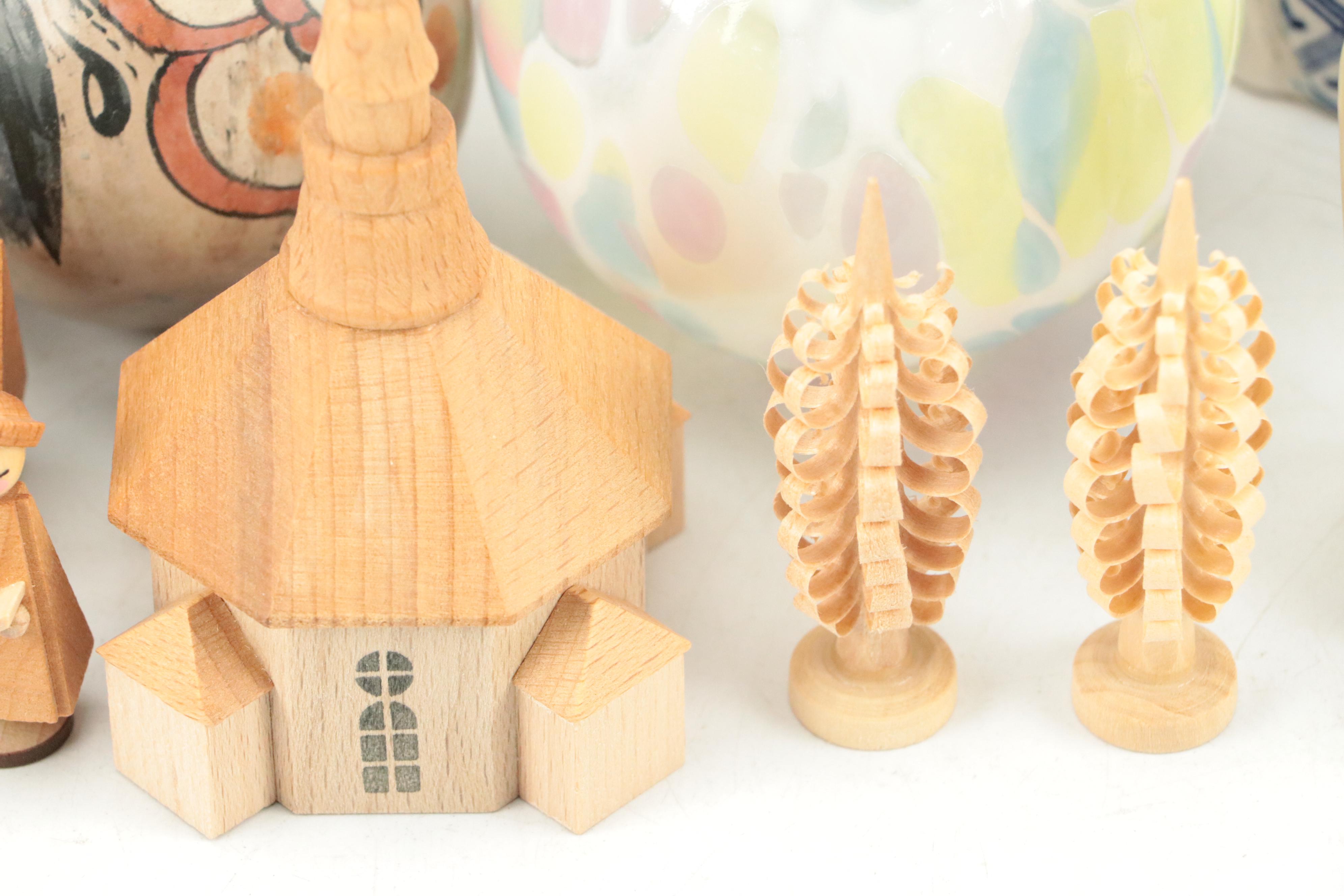 Lladró Holy Family Porcelain Figurines with Other Seasonal Décor