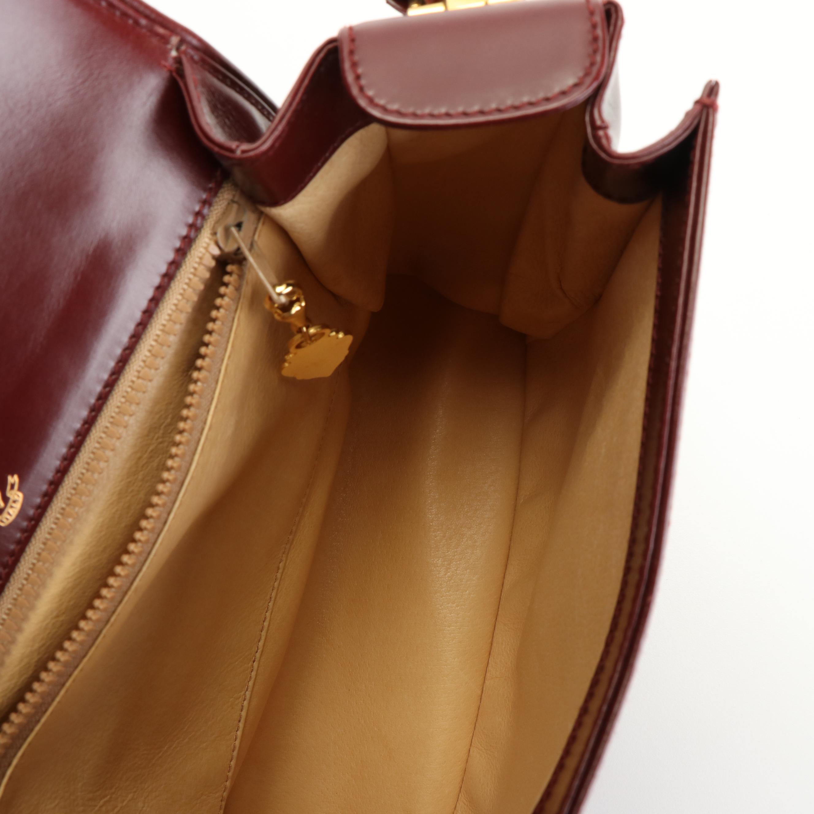 Gucci Shoulder Bag in Dark Red Leather