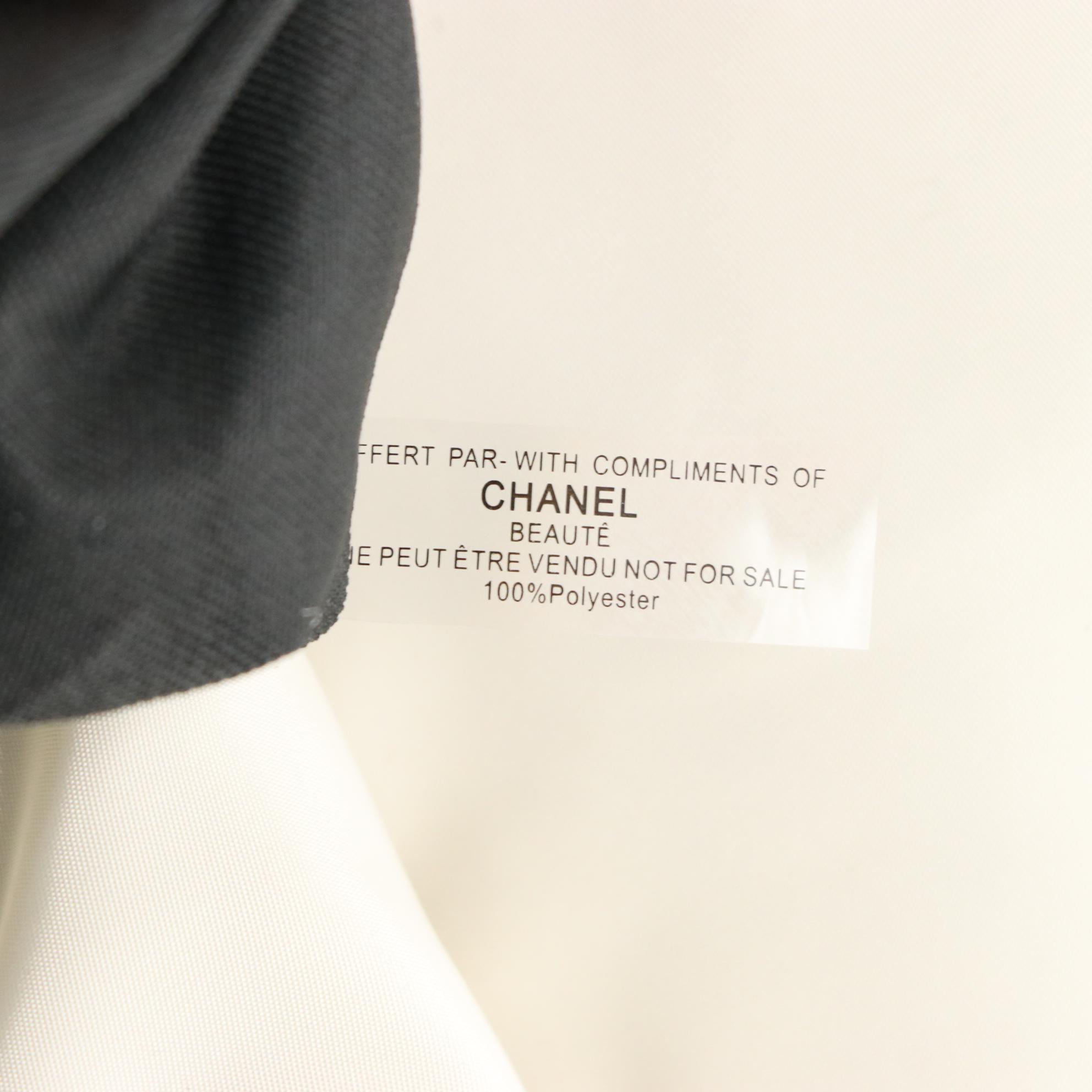 Chanel Beauté CC Medallion Quilted Zip Pouch with Chain Link Strap