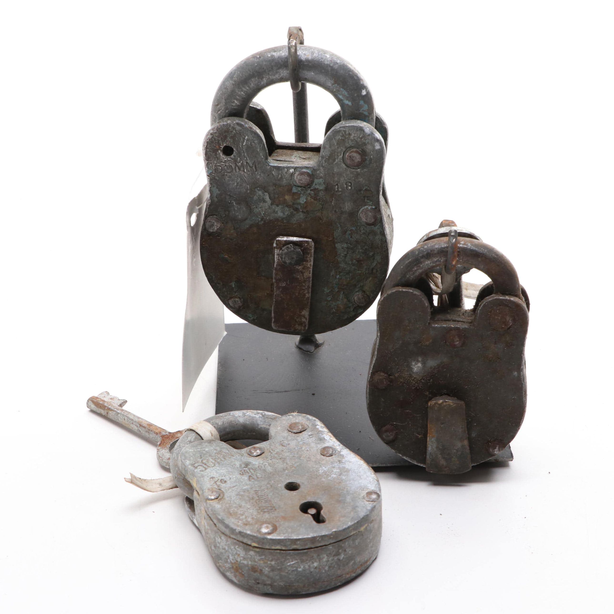 Metal Padlocks and Keys with Stand