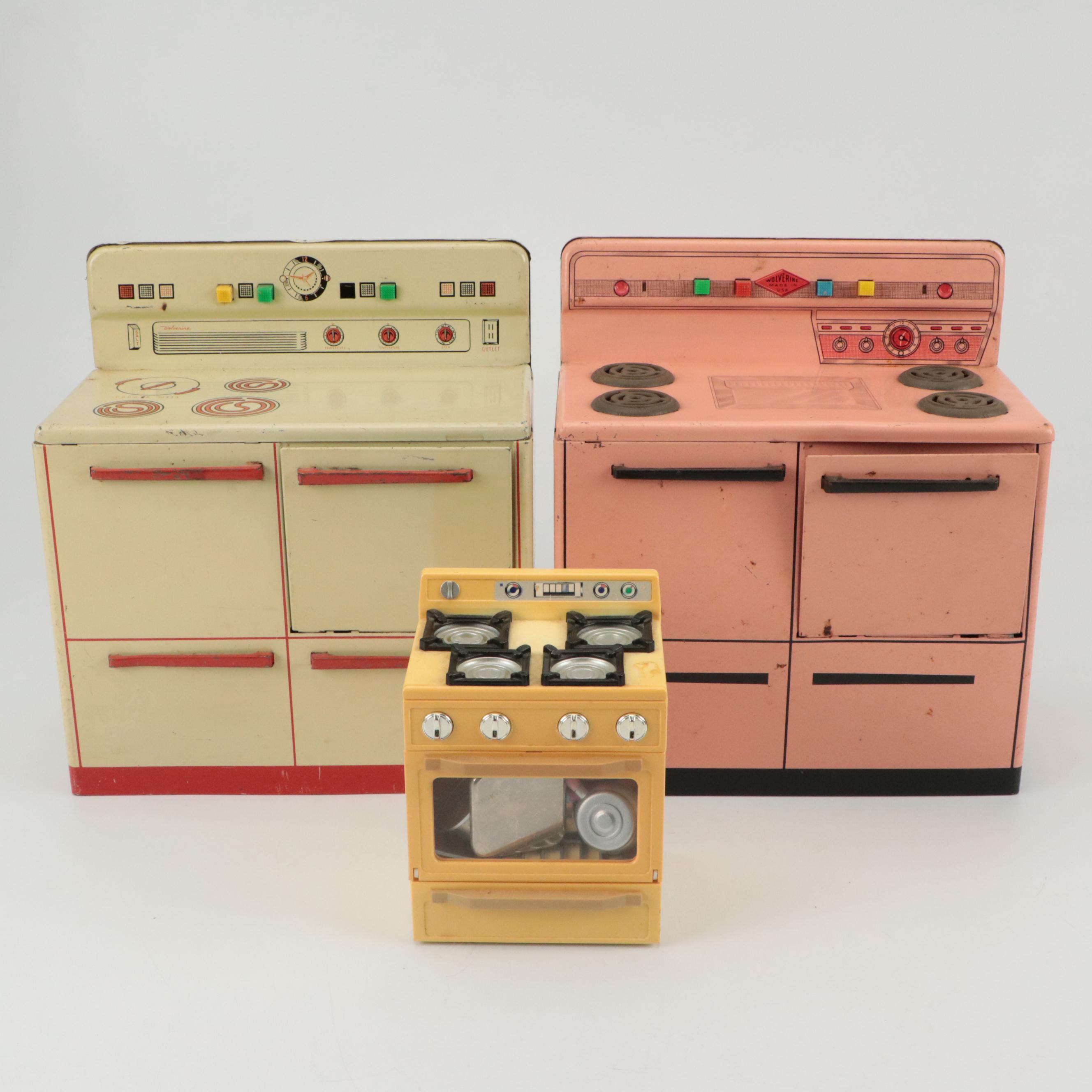 Wolverine Tin Litho Toy Range Ovens with Other Metal and Plastic Toy Kitchenalia