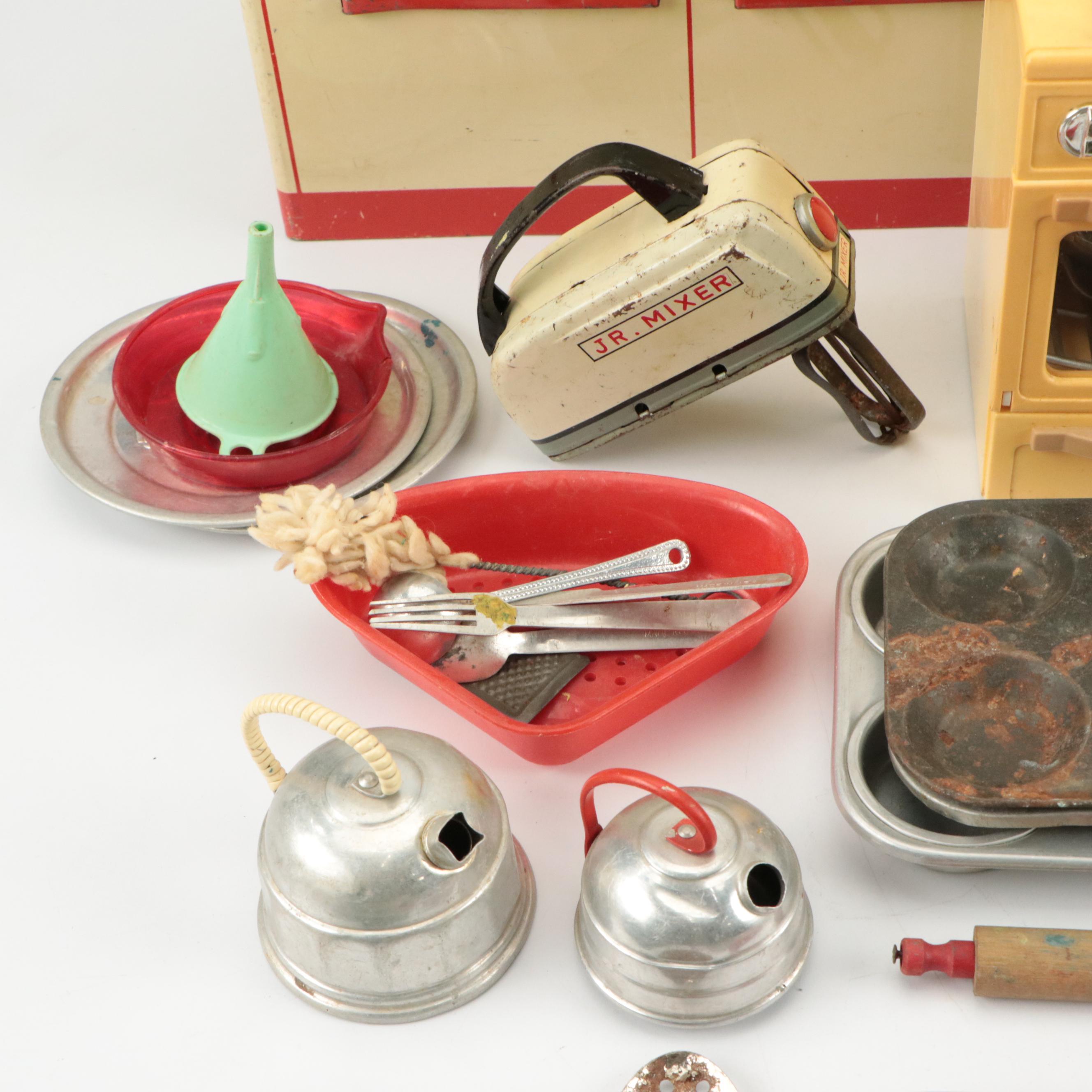 Wolverine Tin Litho Toy Range Ovens with Other Metal and Plastic Toy Kitchenalia