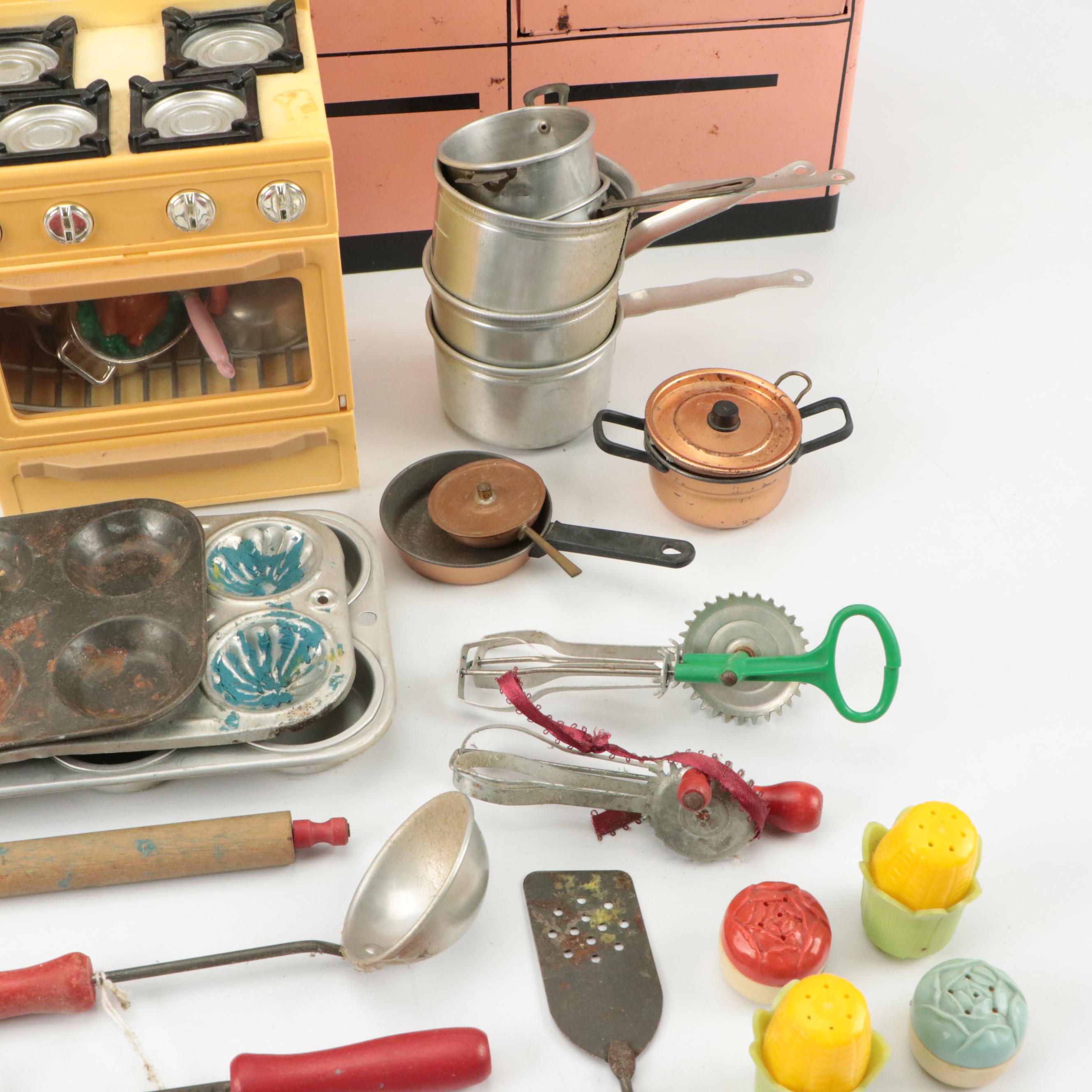 Wolverine Tin Litho Toy Range Ovens with Other Metal and Plastic Toy Kitchenalia