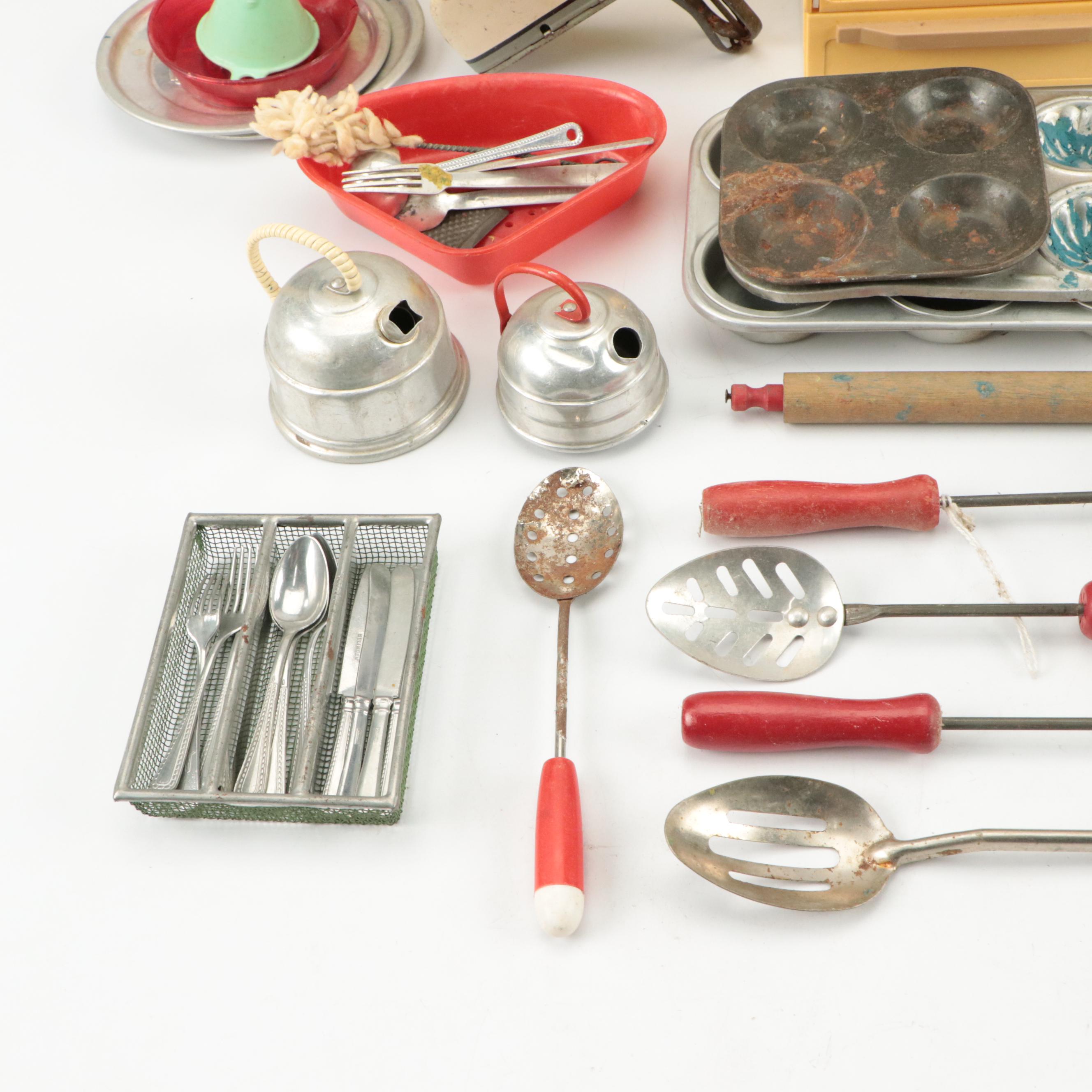 Wolverine Tin Litho Toy Range Ovens with Other Metal and Plastic Toy Kitchenalia