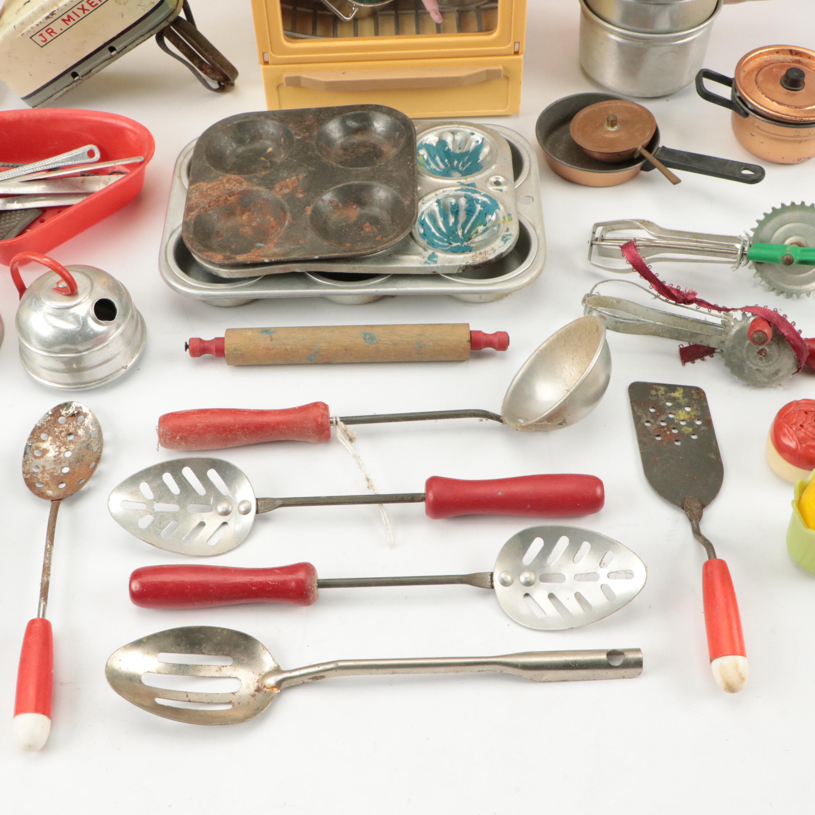 Wolverine Tin Litho Toy Range Ovens with Other Metal and Plastic Toy Kitchenalia