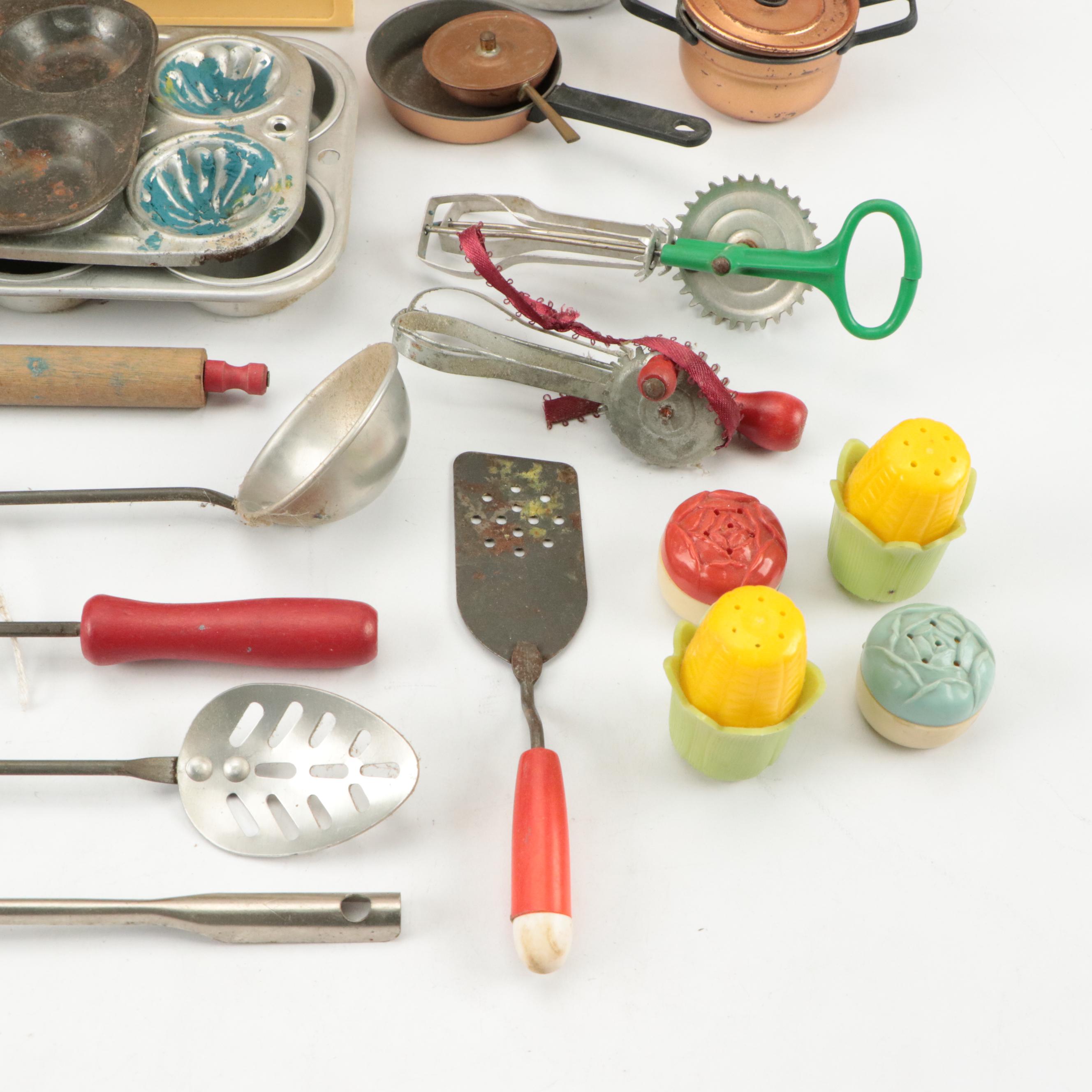 Wolverine Tin Litho Toy Range Ovens with Other Metal and Plastic Toy Kitchenalia