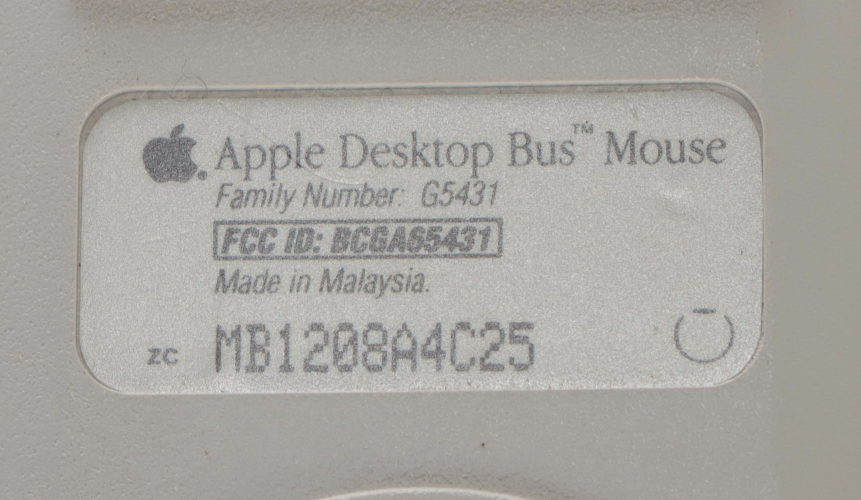 Macintosh SE Superdrive Computer with Keyboard, Mouse and Cables