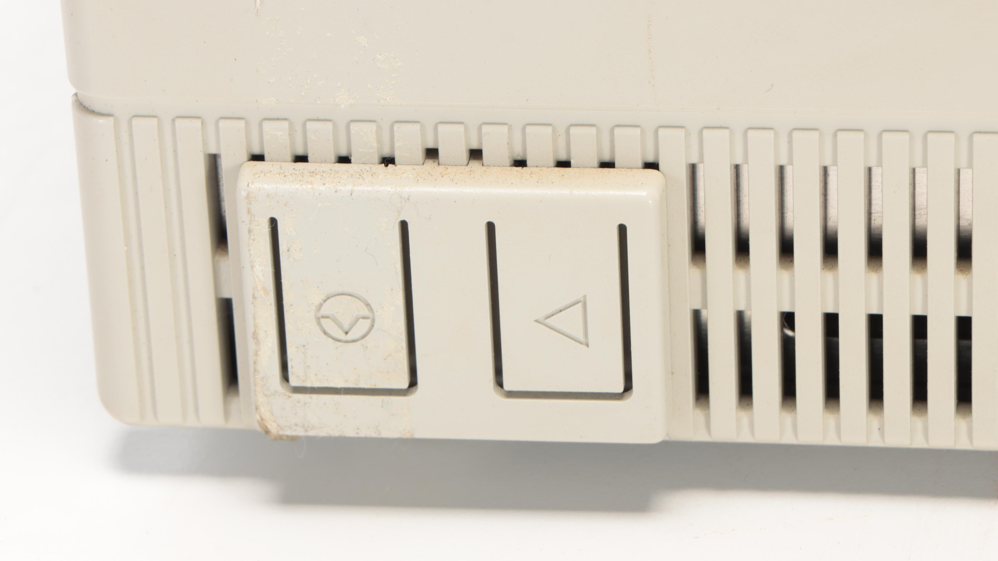 Macintosh SE Superdrive Computer with Keyboard, Mouse and Cables