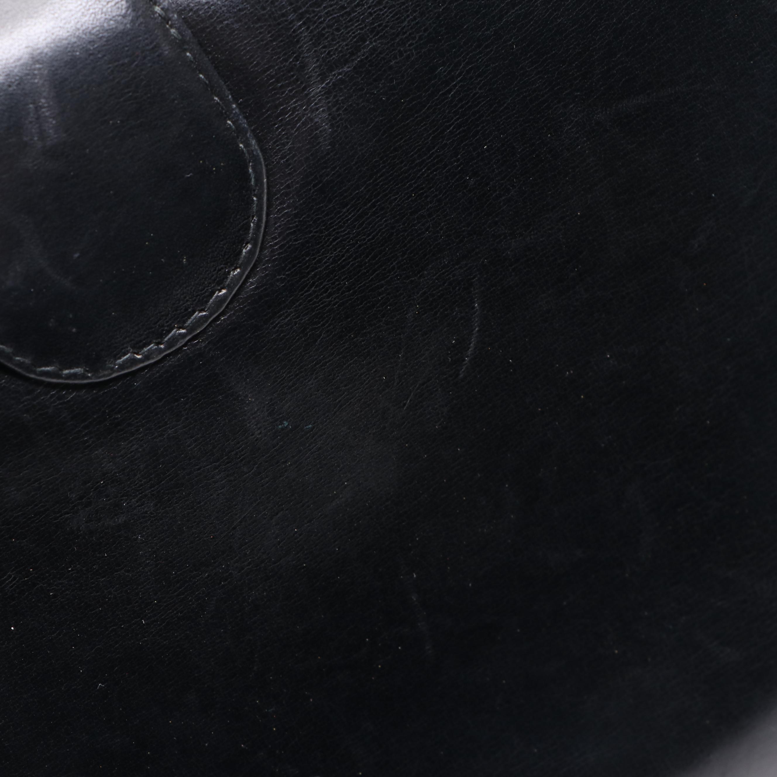 Gucci Shoulder Bag in Black Leather