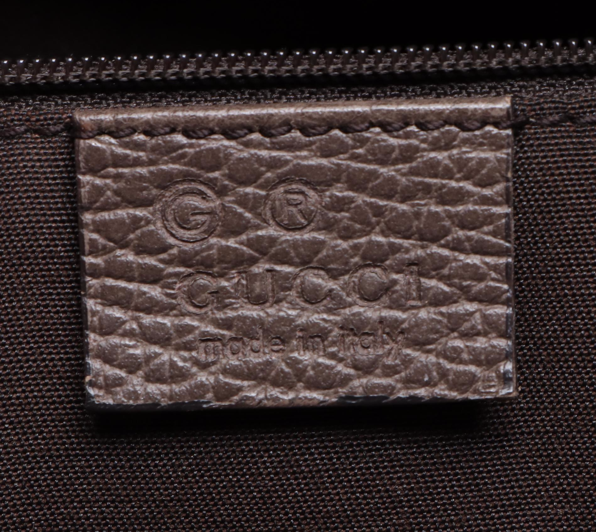 Gucci Shoulder Bag in Grey Leather