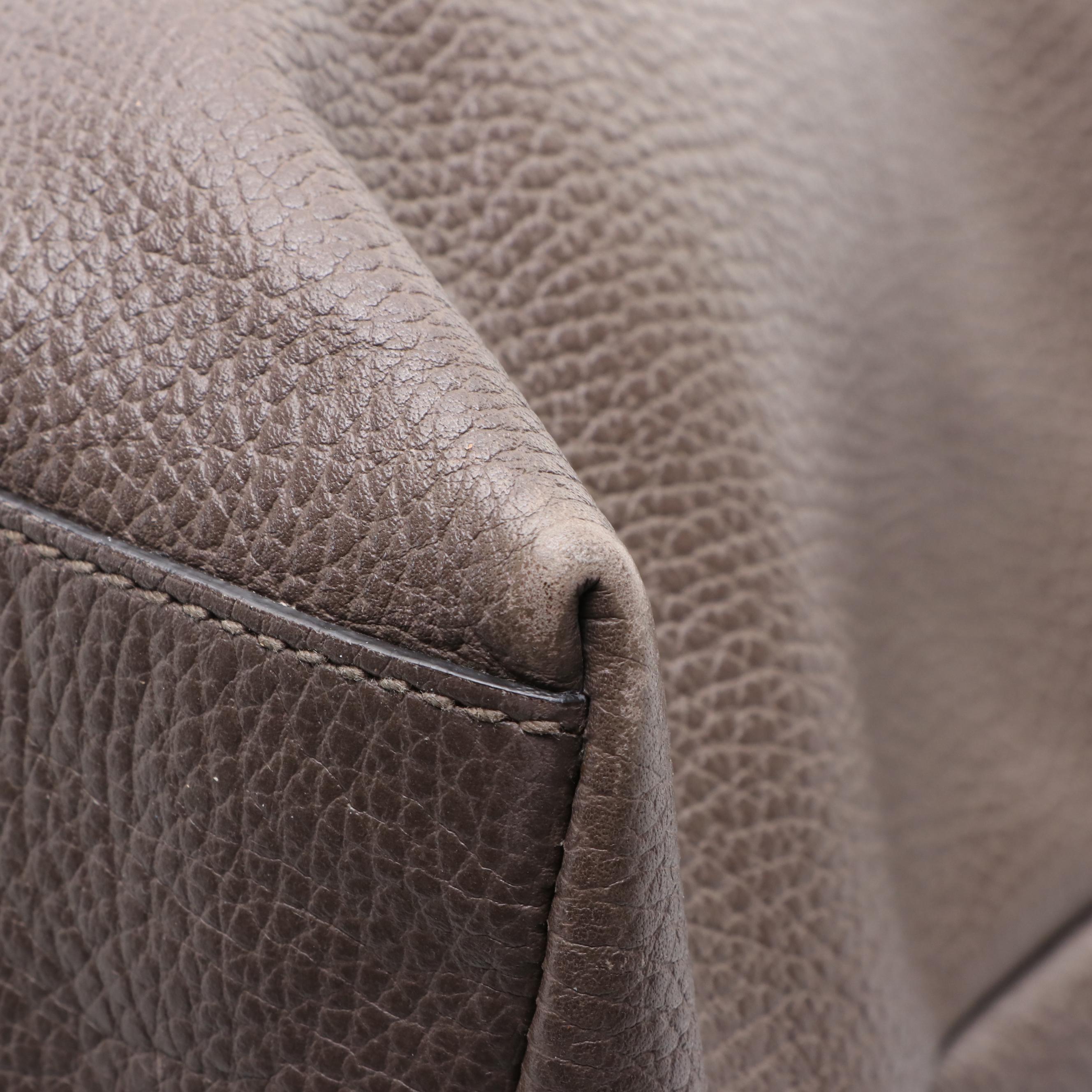 Gucci Shoulder Bag in Grey Leather