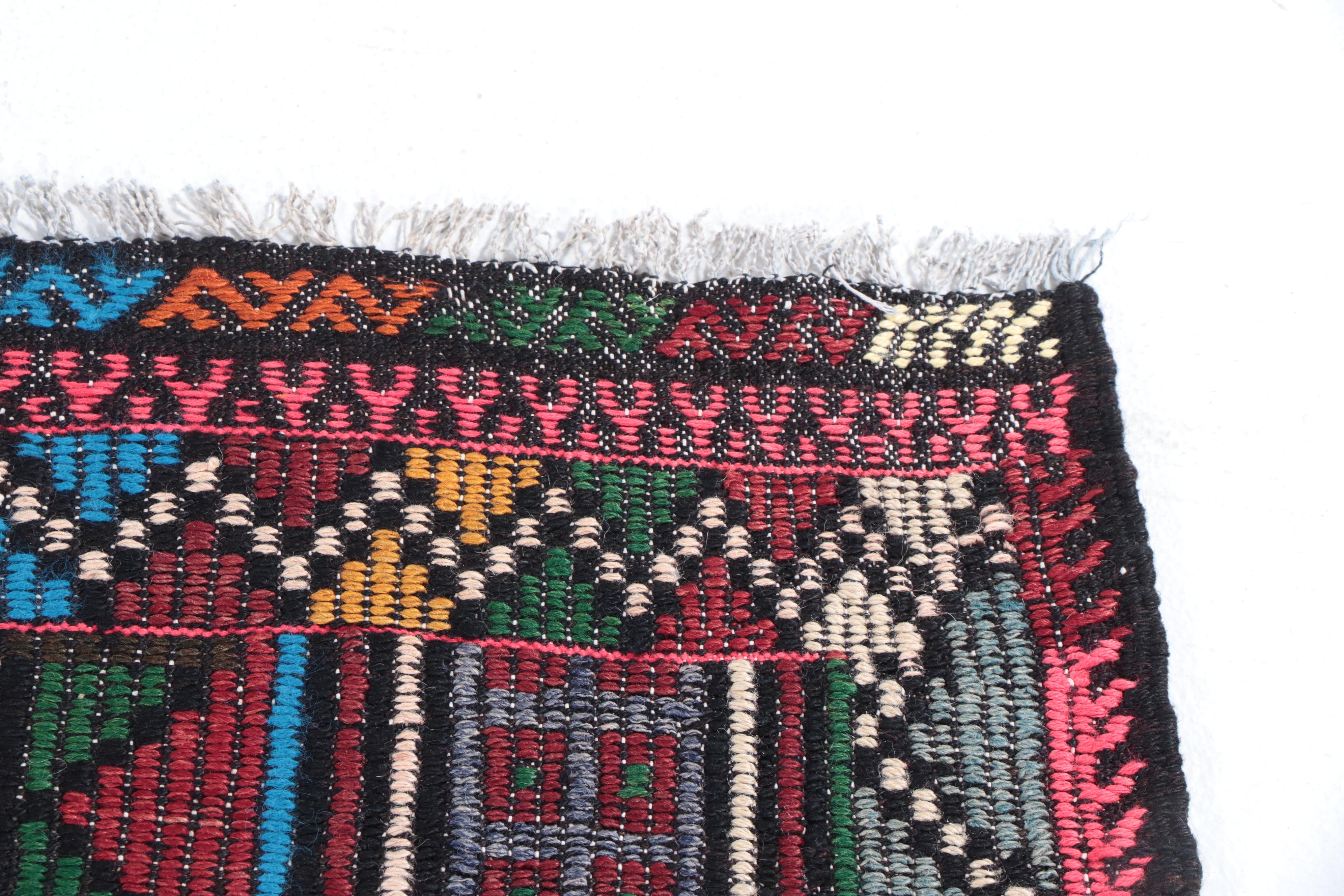 6'7 x 10' Hand-Knotted Turkish Soumak Area Rug