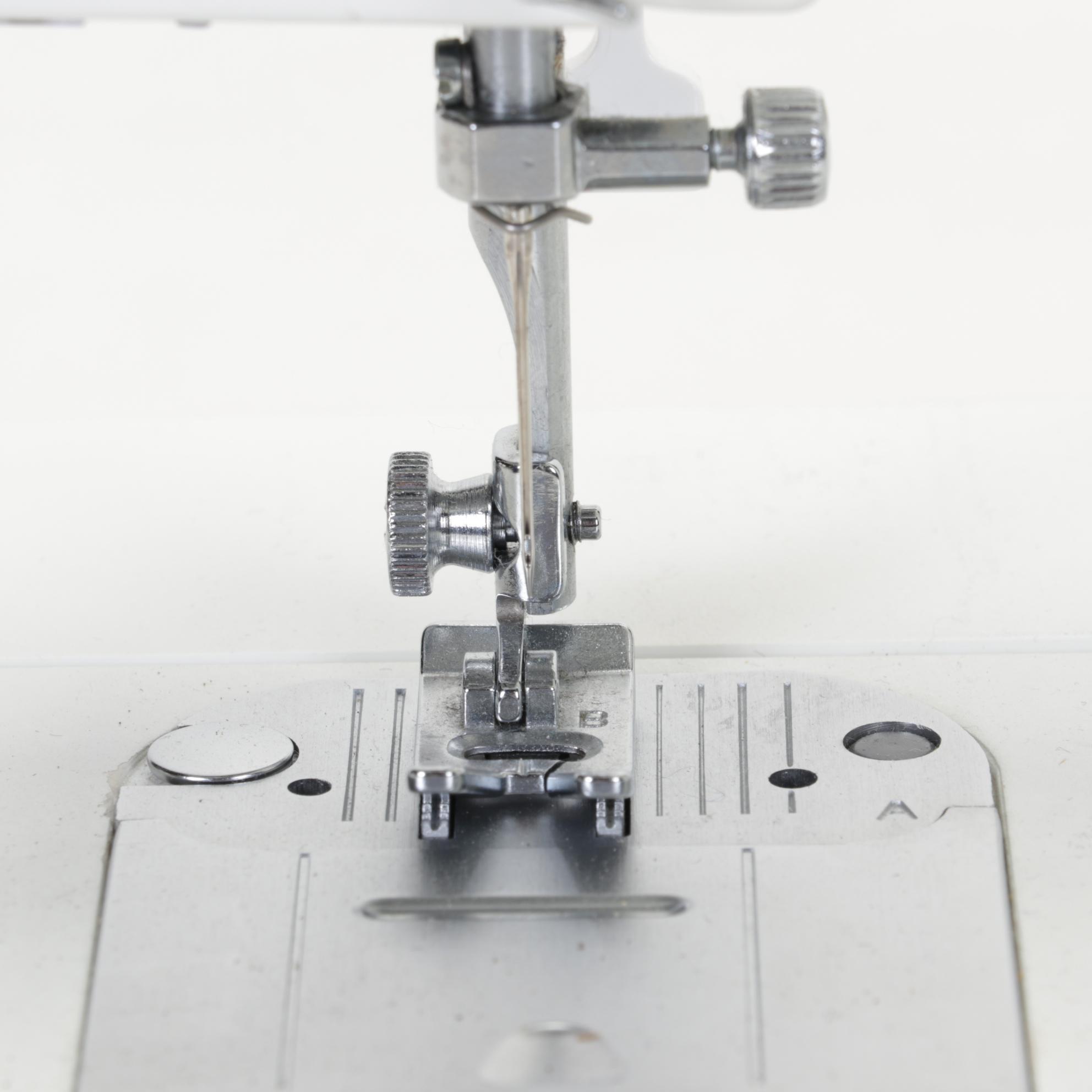 Singer 5830C Portable Sewing Machine With Booklet and Pedal, 1994