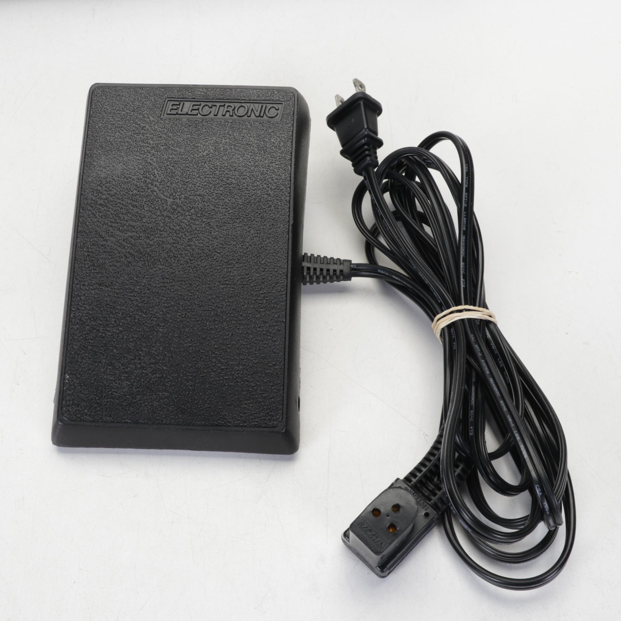 Singer 5830C Portable Sewing Machine With Booklet and Pedal, 1994