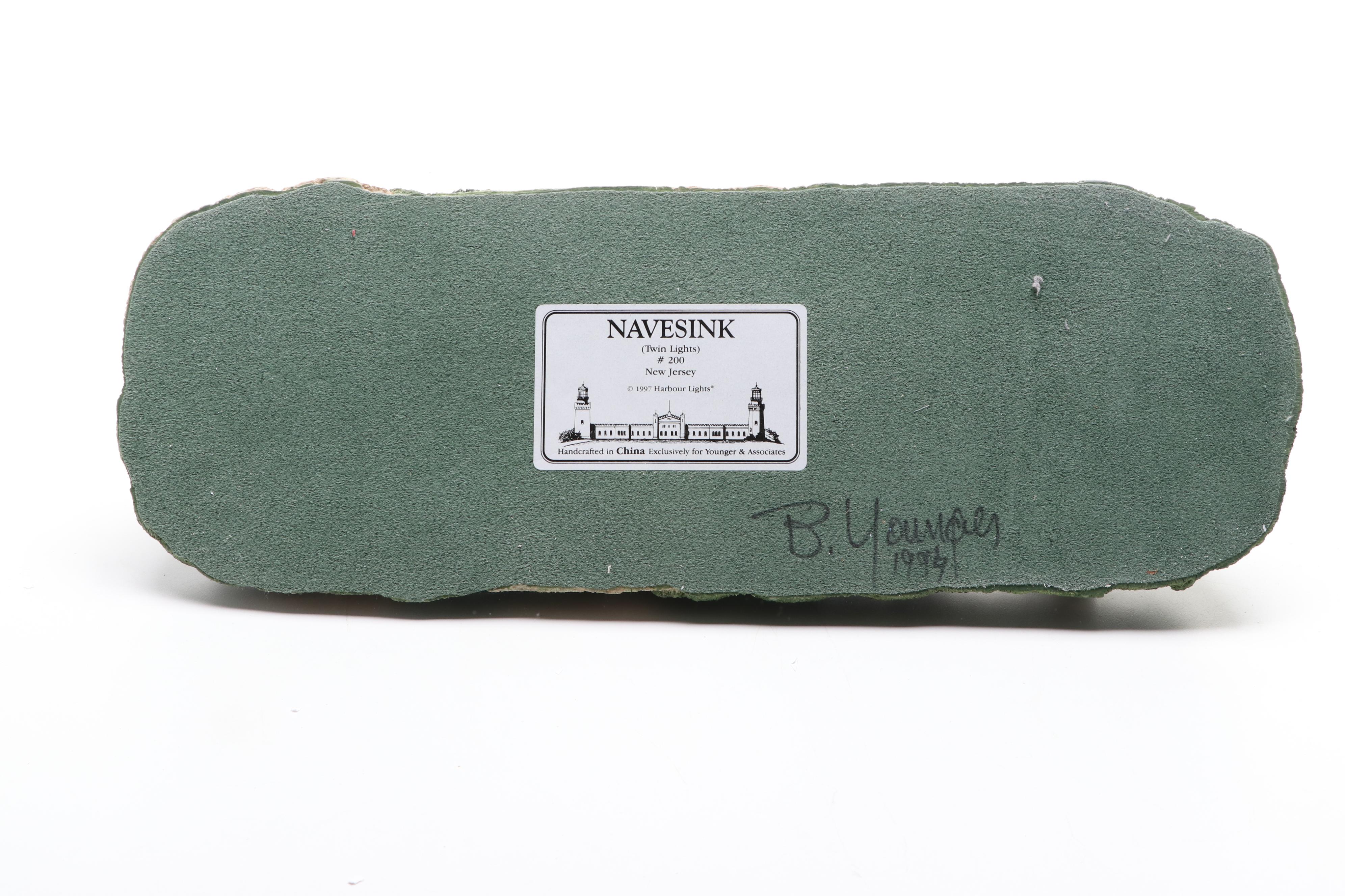 Harbour Lights "Navesink" Lighthouse Figurine