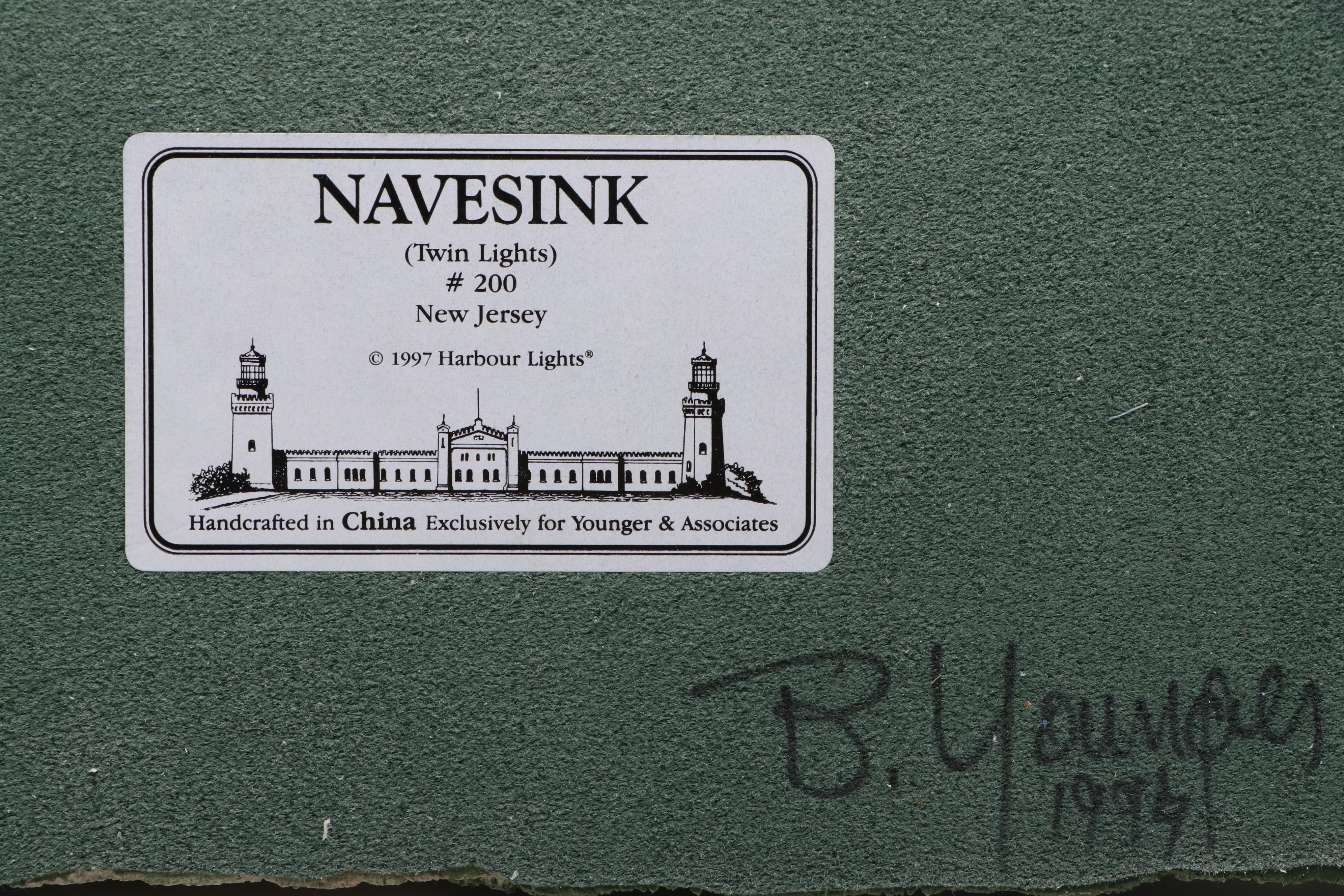 Harbour Lights "Navesink" Lighthouse Figurine