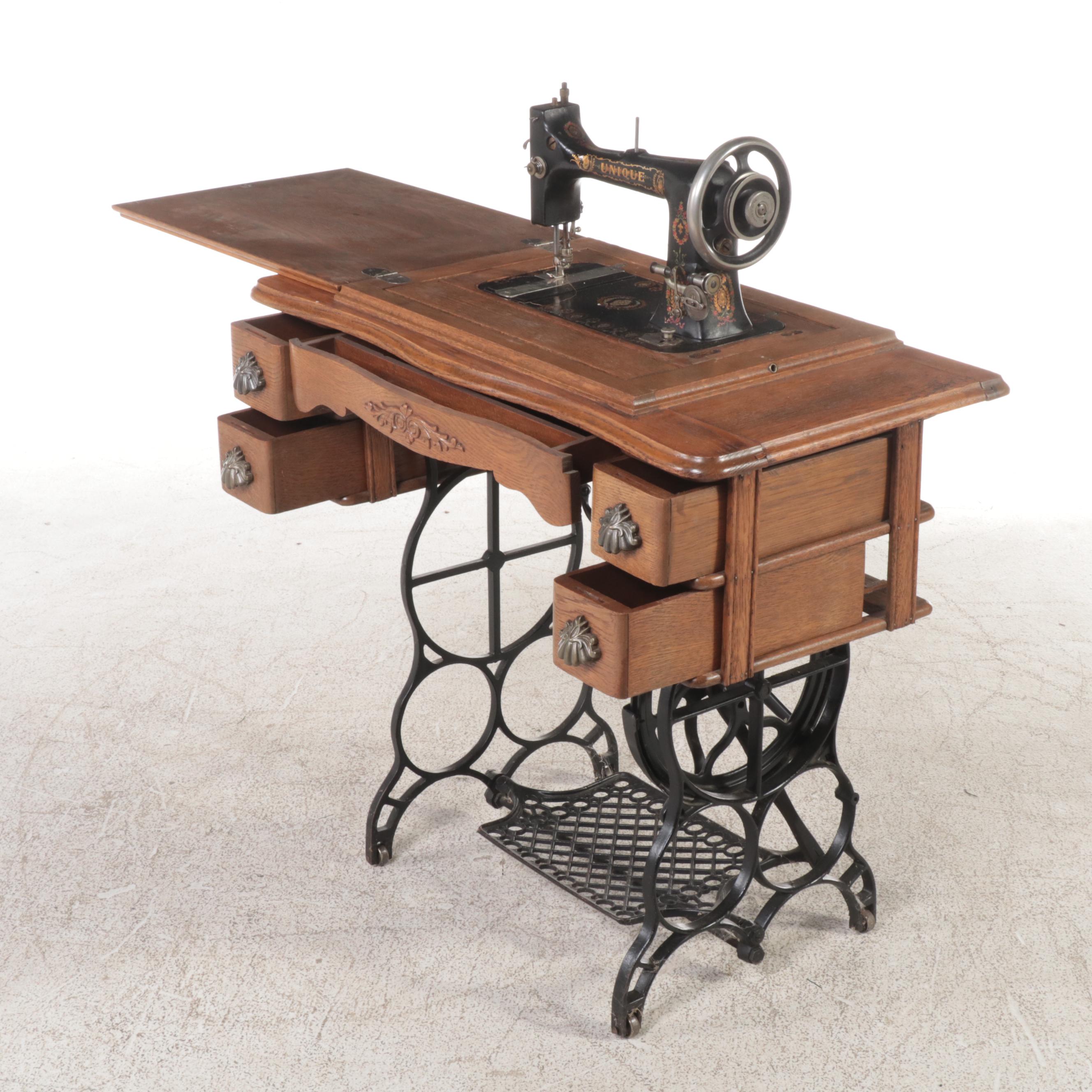 Davis Sewing Machine Co. Unique Treadle Sewing Machine in Oak Case