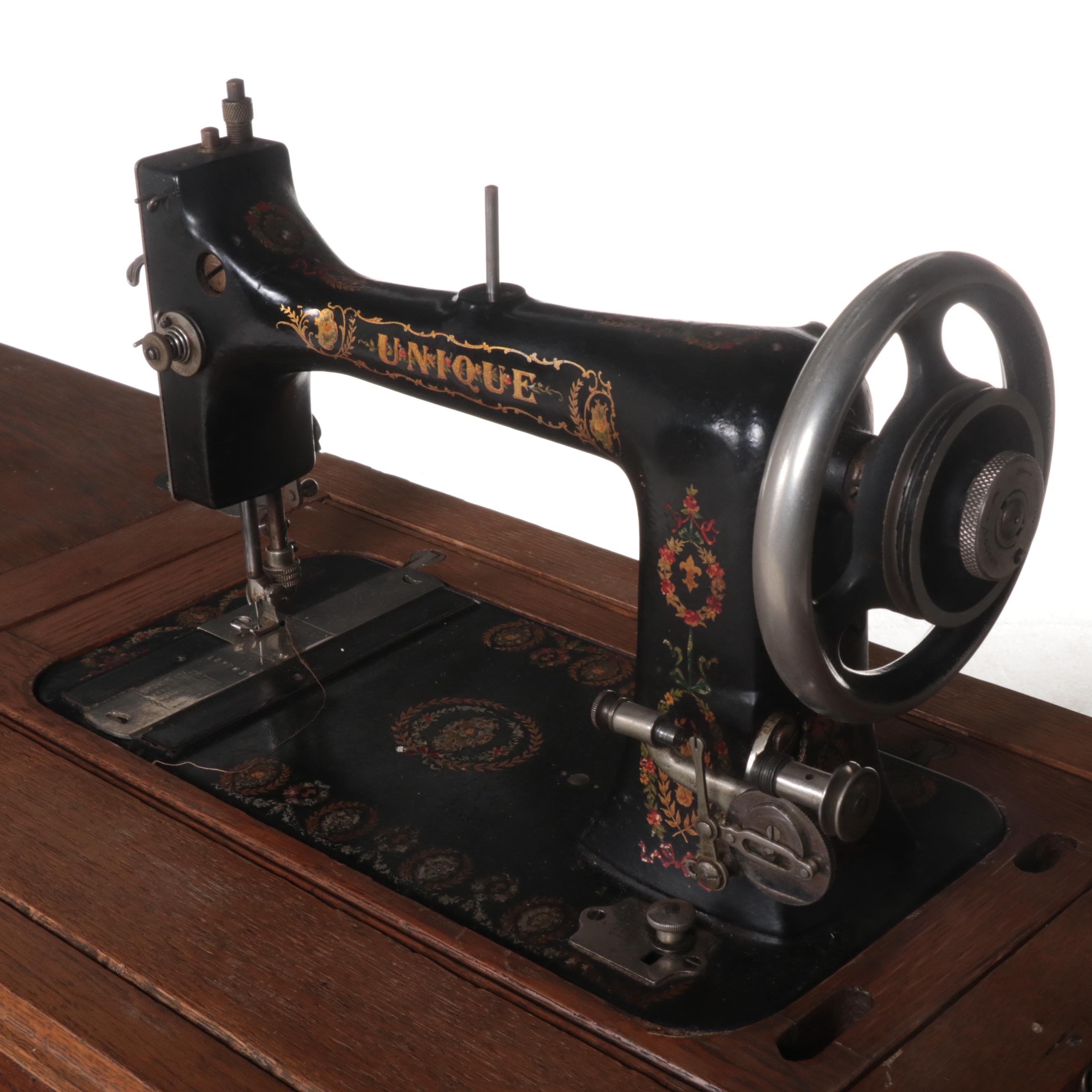 Davis Sewing Machine Co. Unique Treadle Sewing Machine in Oak Case