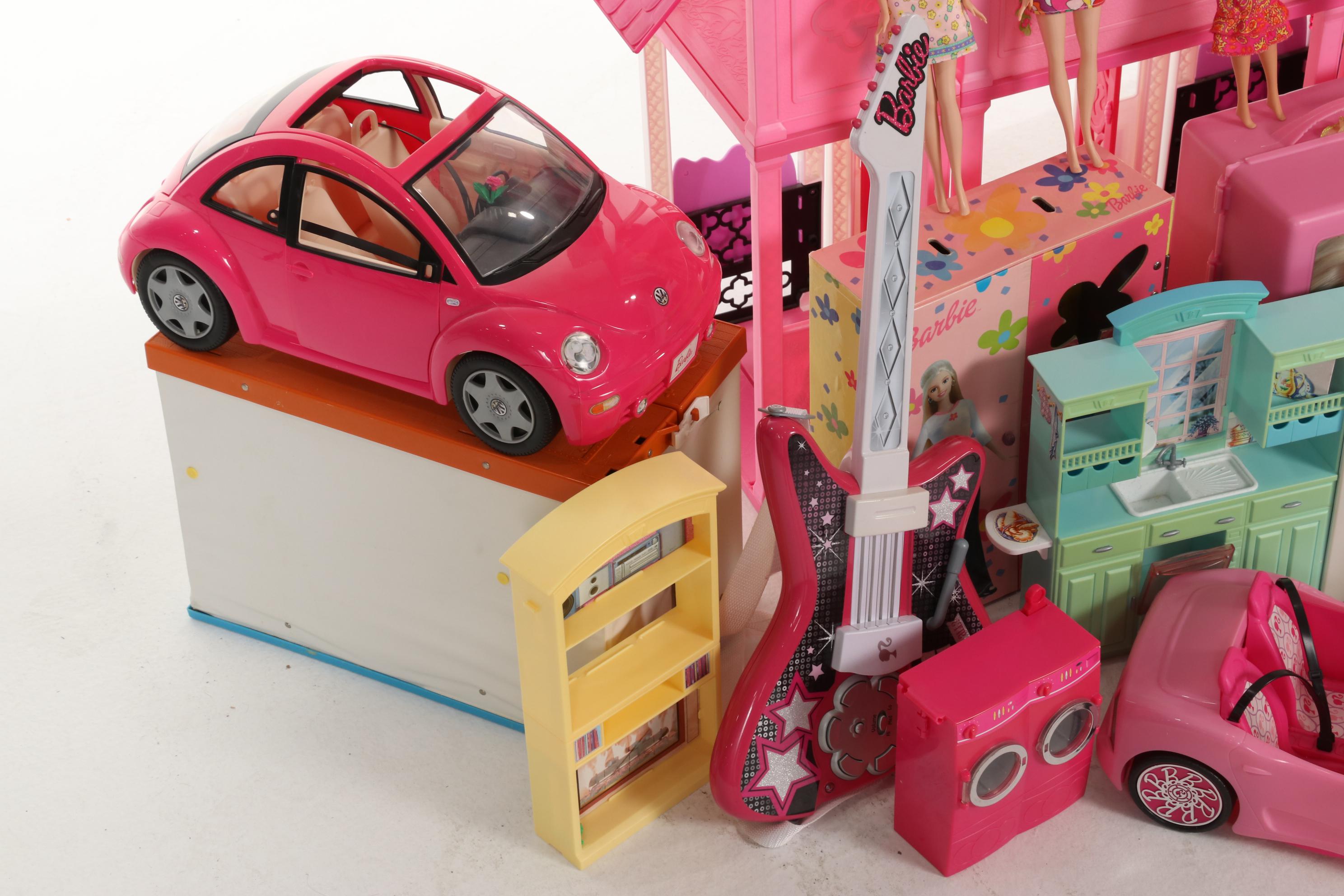Uncommon Discoveries: Polly Pocket and Barbie