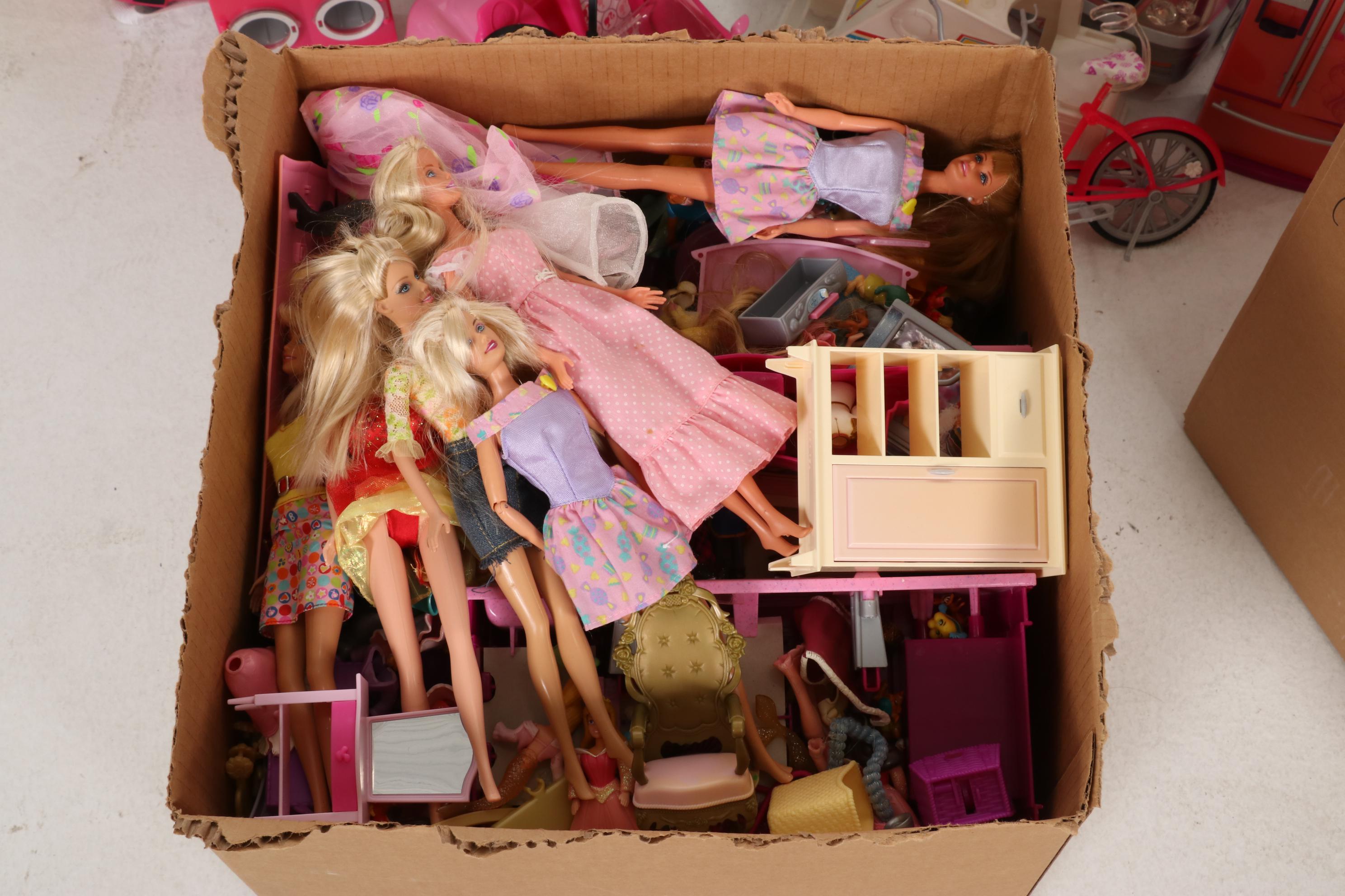 Uncommon Discoveries: Polly Pocket and Barbie