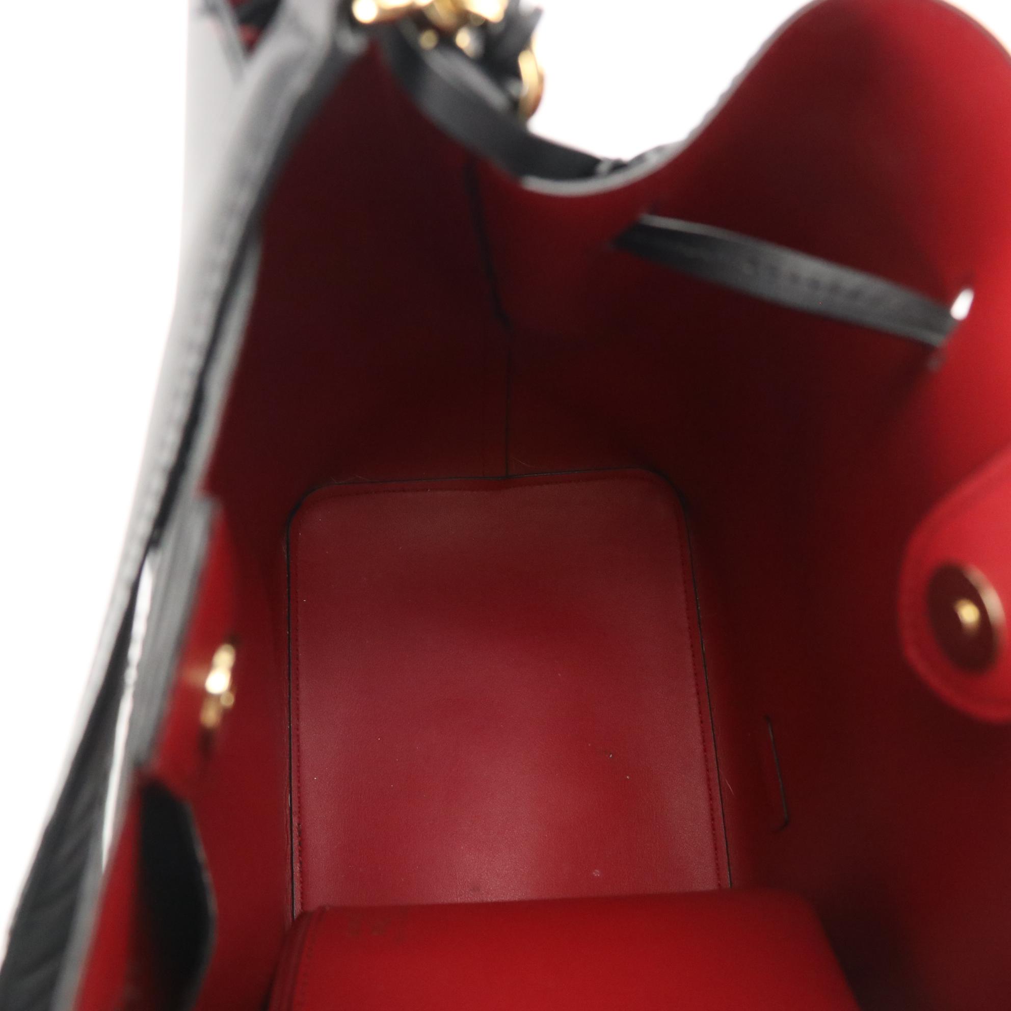 Lauren Ralph Lauren Dryden Debby Bucket Bag in Black and Red Smooth Leather