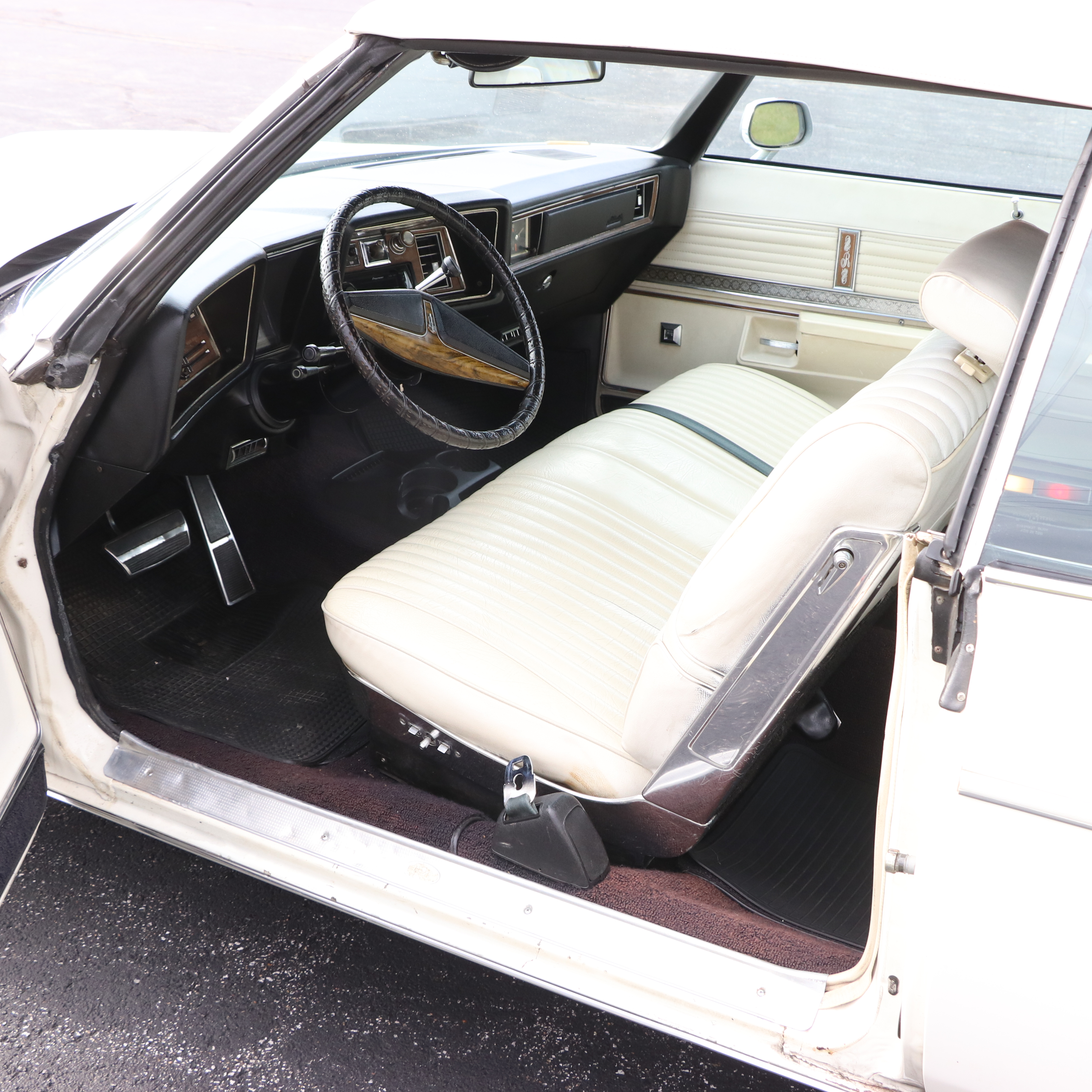 1973 Oldsmobile Delta 88 Royale Convertible