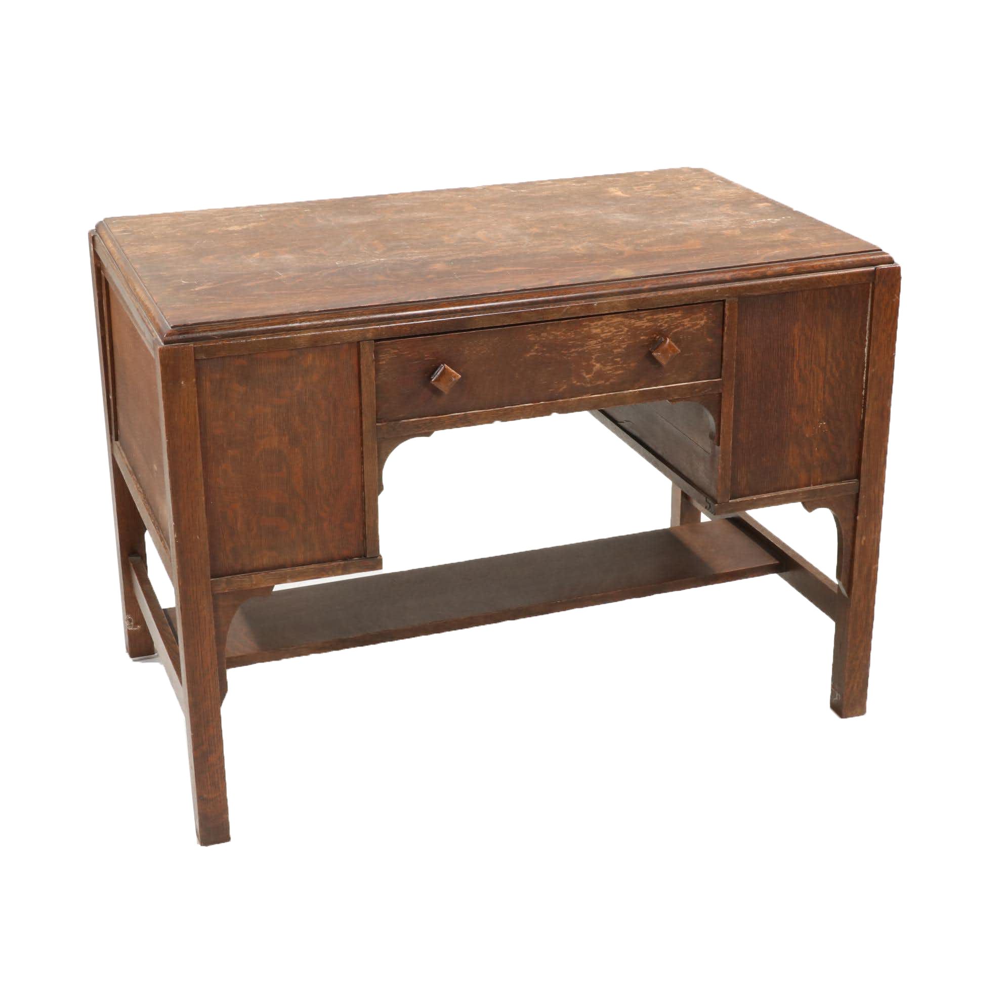 Auglaize Furniture Arts and Crafts Arnold Oak Library Table, Early 20th Century