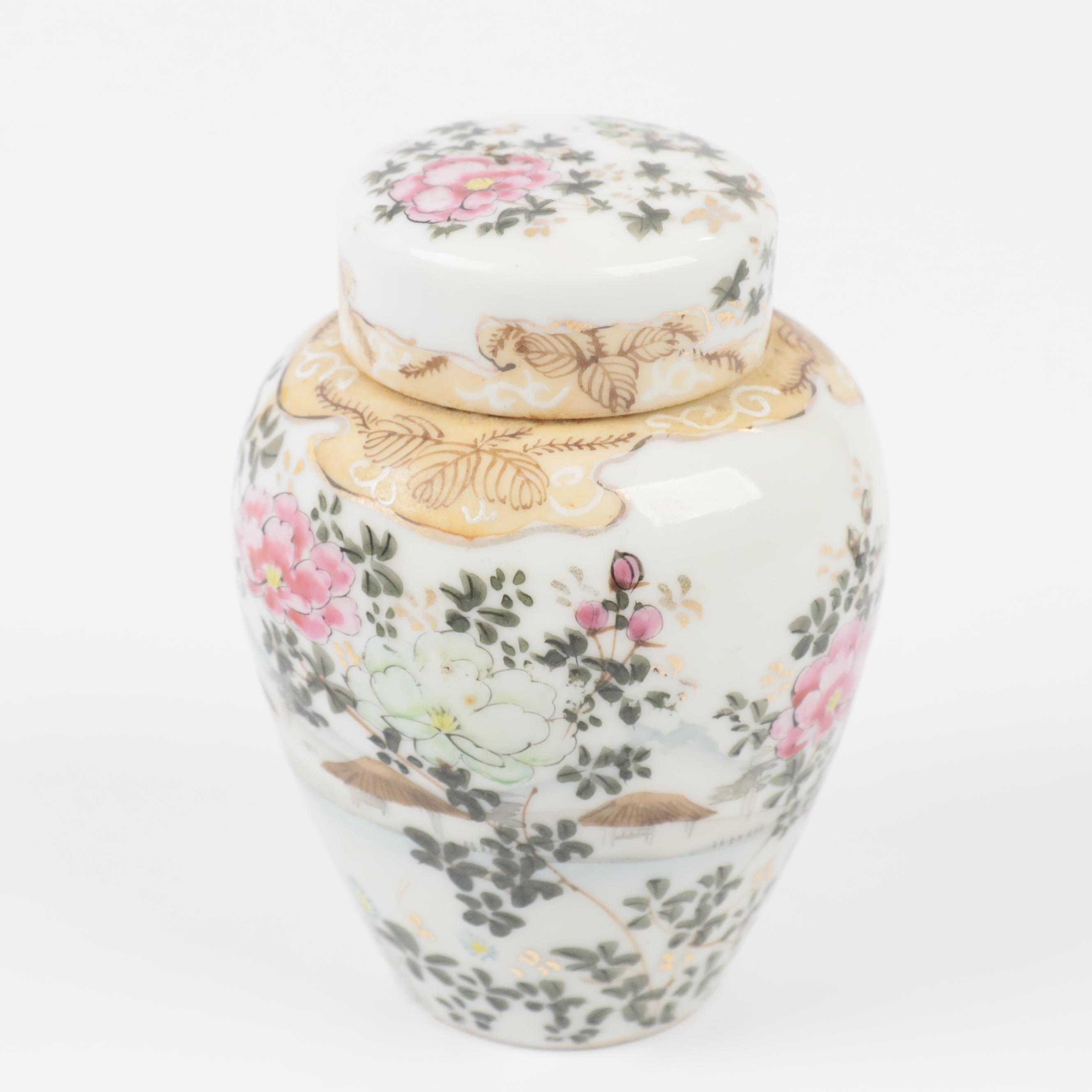 Japanese Tea Jar With Rice Bowl and Hand-Carved Carnelian Agate Frogs