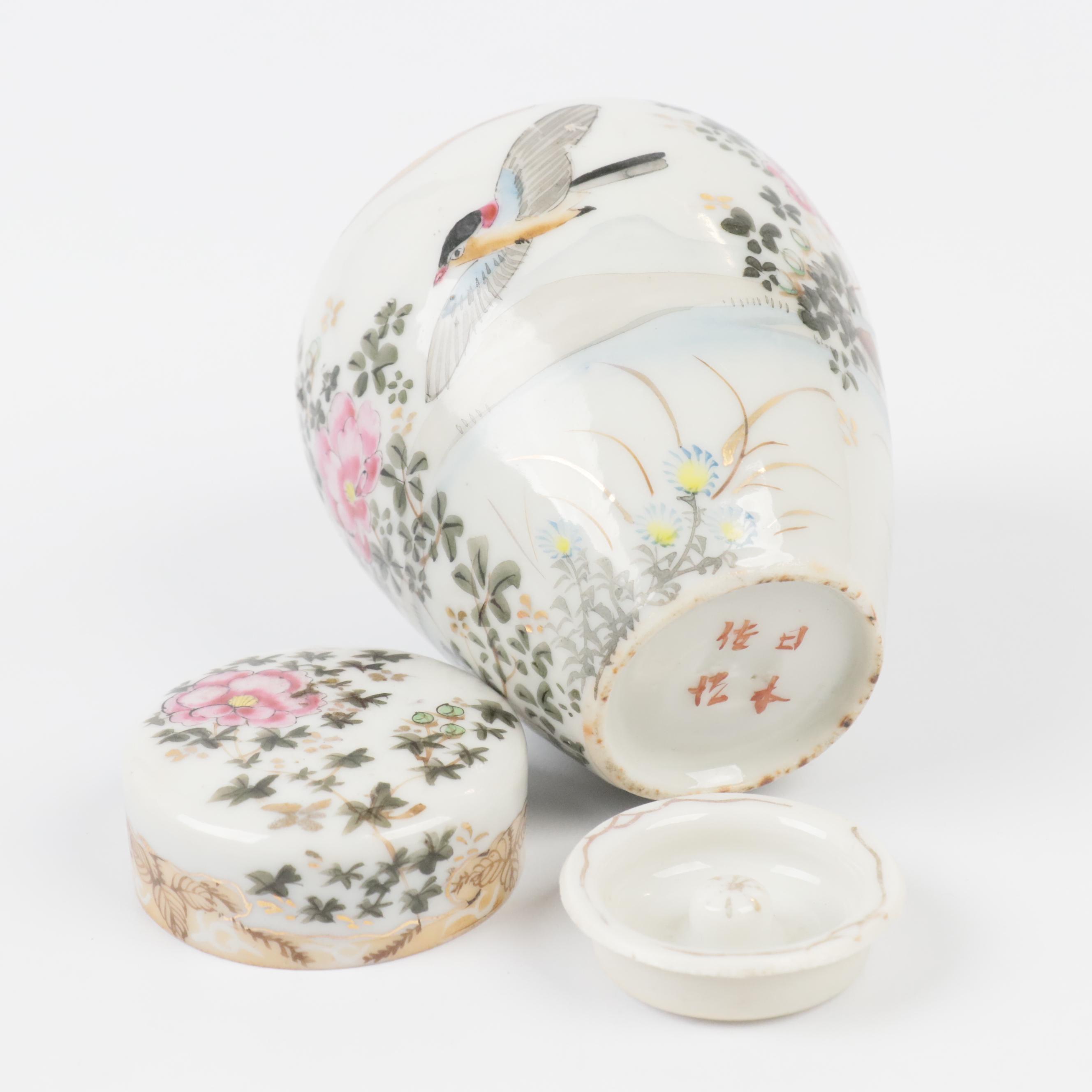 Japanese Tea Jar With Rice Bowl and Hand-Carved Carnelian Agate Frogs